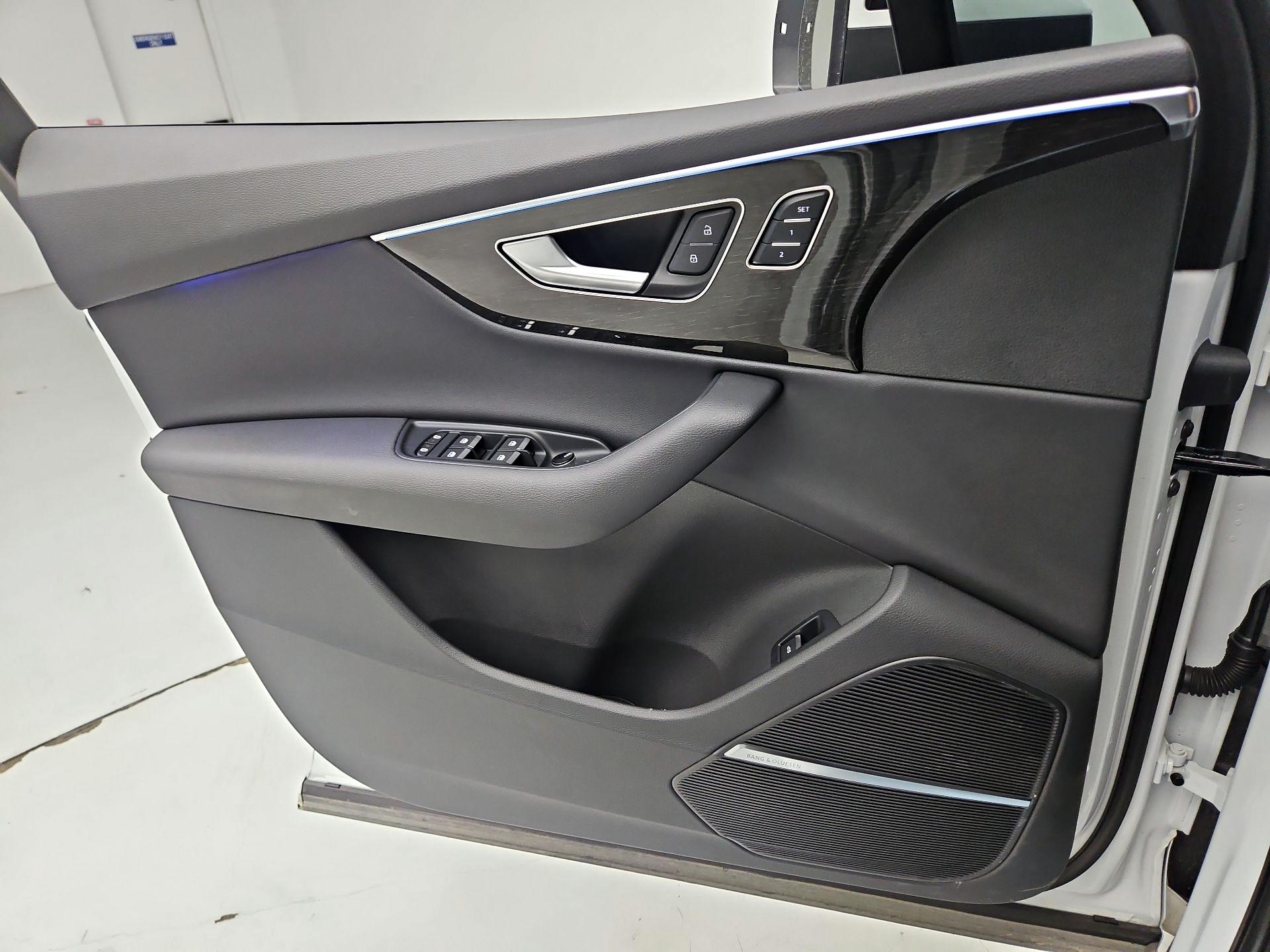 Thumbnail: 2026 Audi Q7 - 12