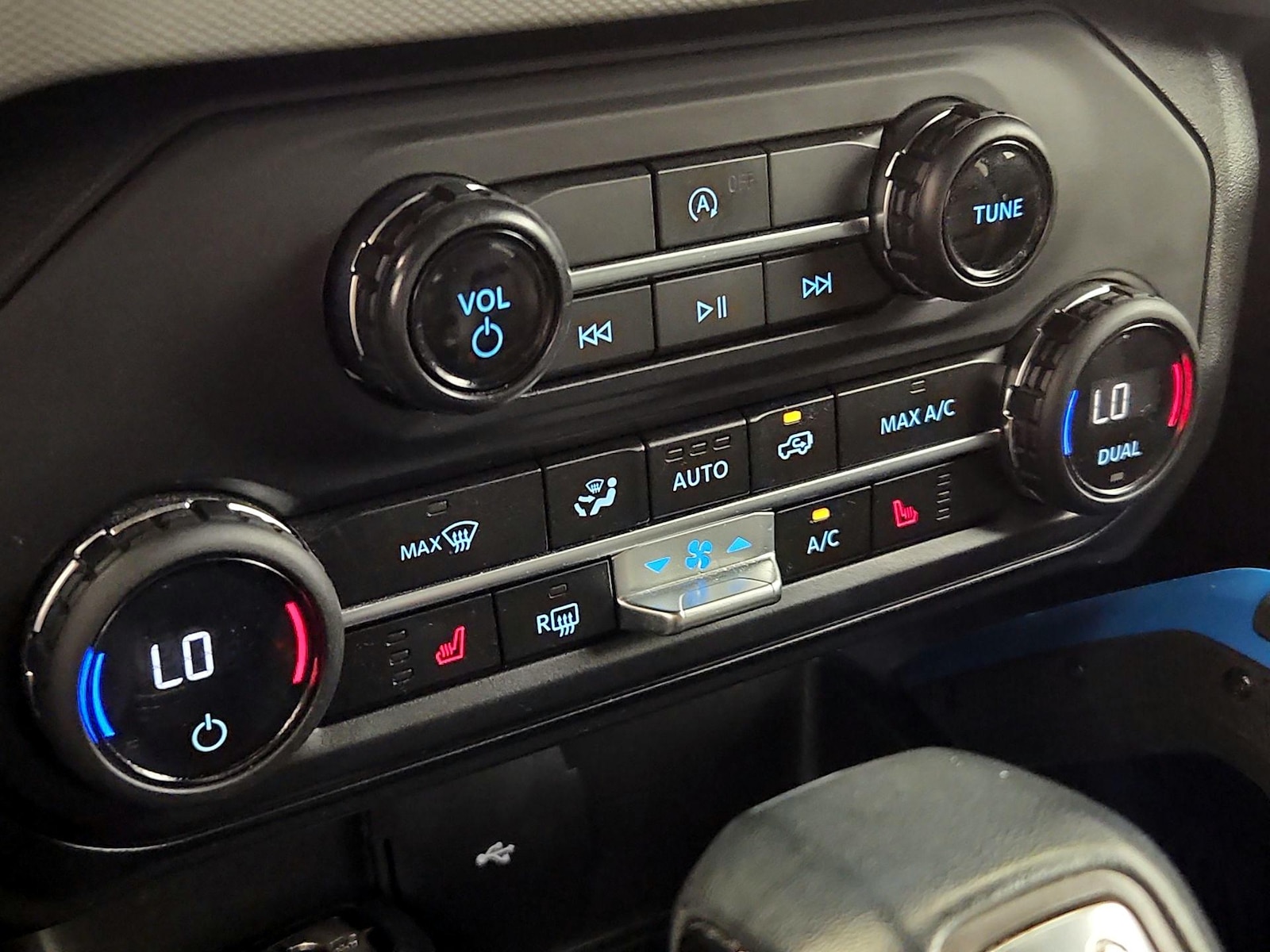 2023 Ford Bronco 4-Door Black Diamond - Photo 18