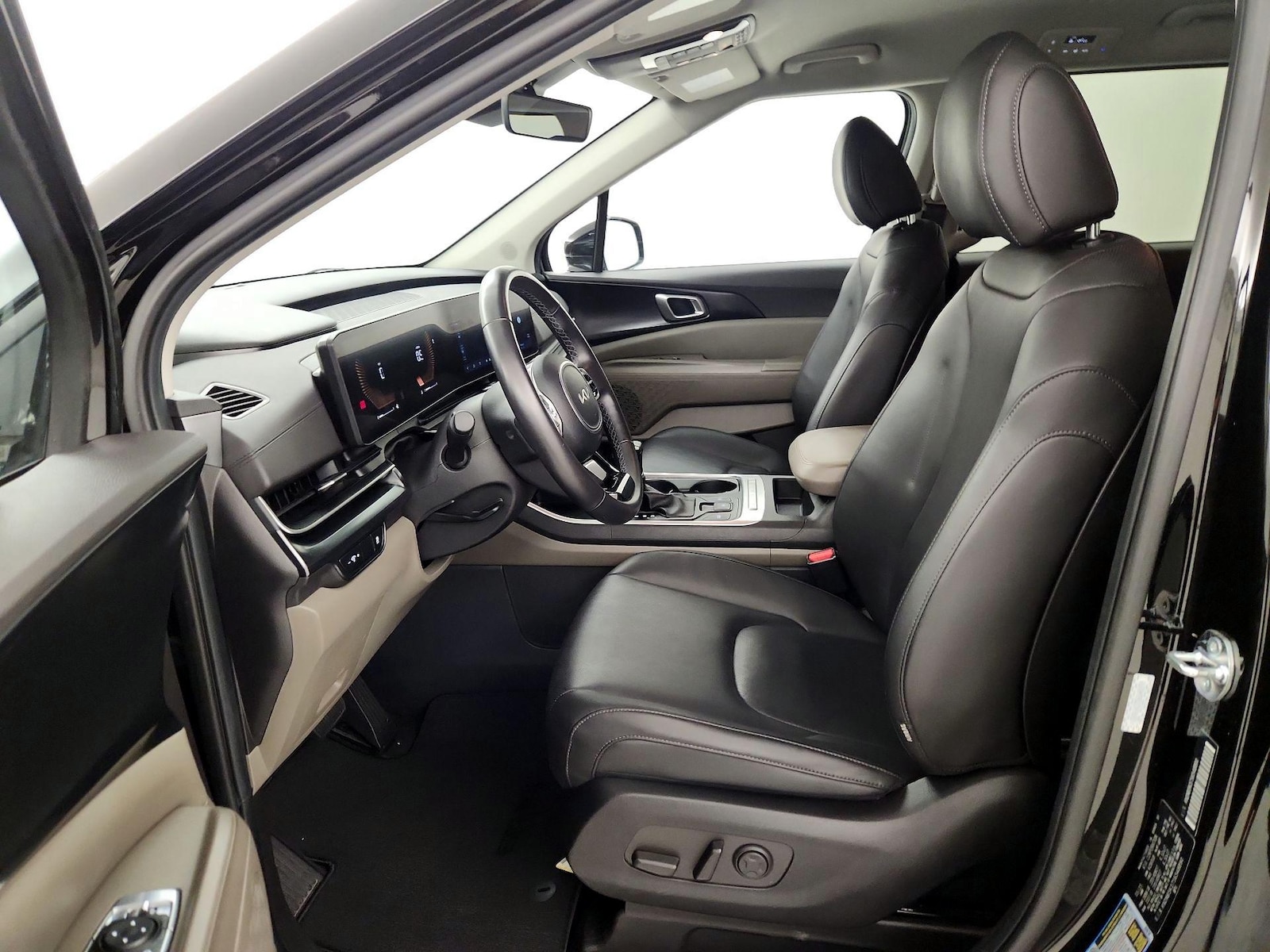 2025 Kia Carnival LXS - Photo 12