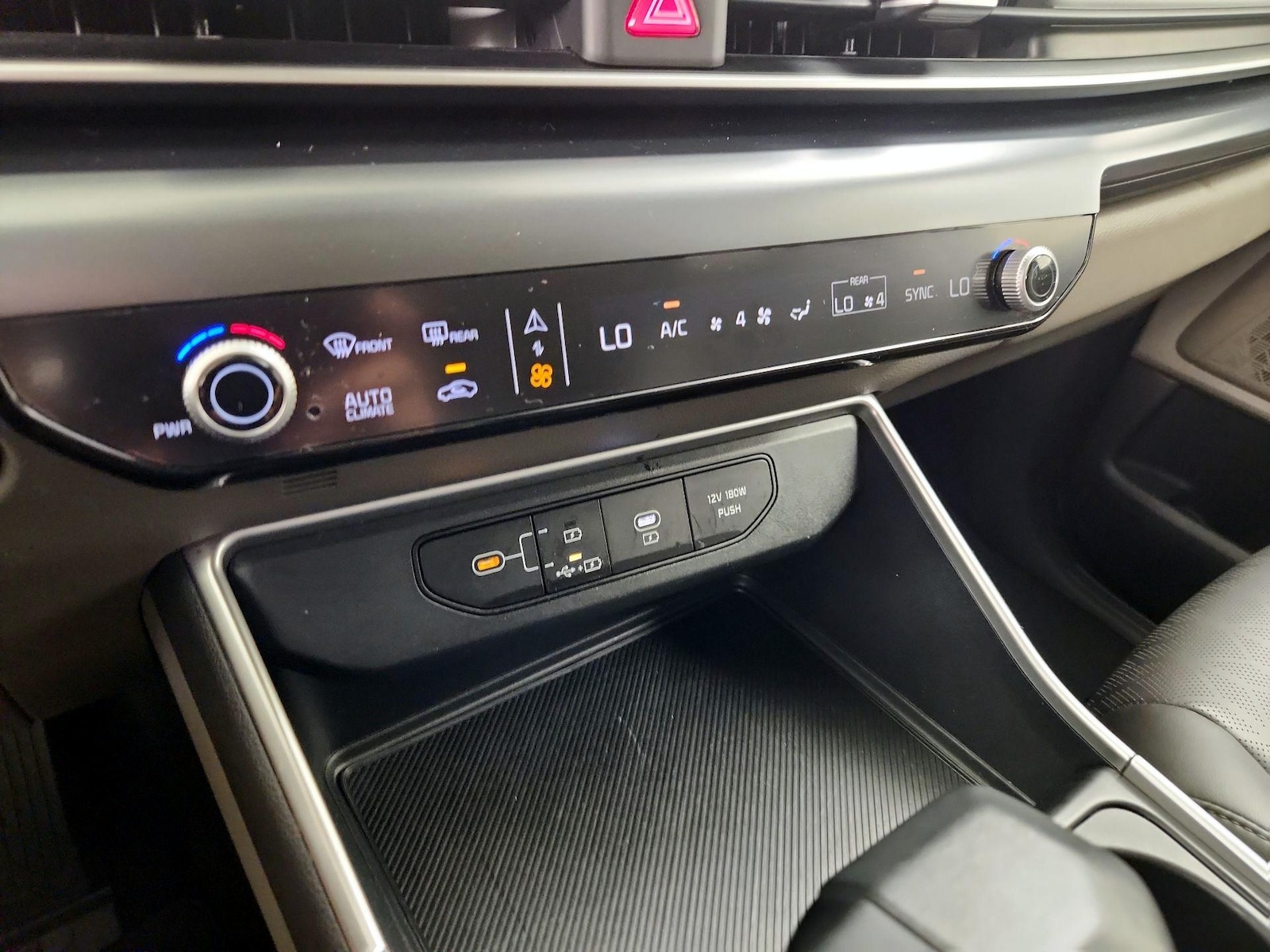 2025 Kia Carnival LXS - Photo 18