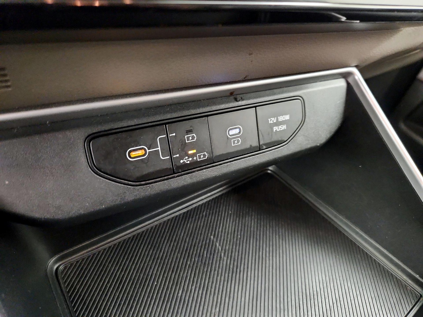 2025 Kia Carnival LXS - Photo 20