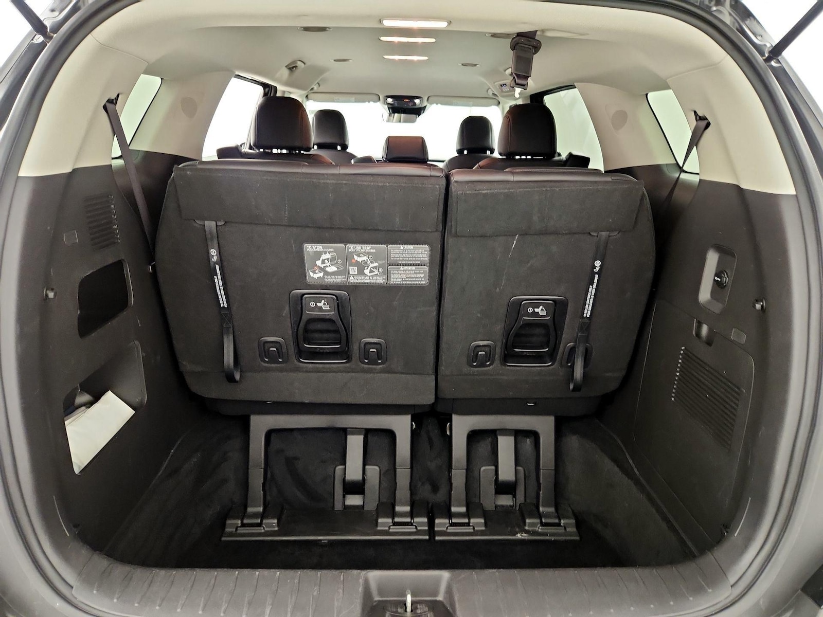 2025 Kia Carnival LXS - Photo 23