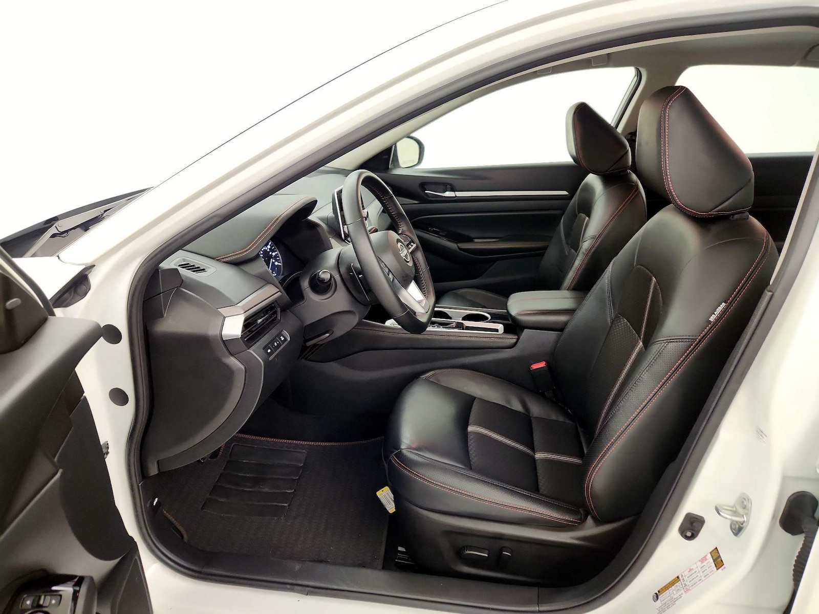 2025 Nissan Altima SR - Photo 12