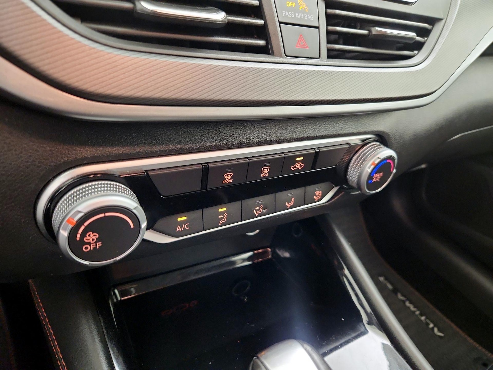 2025 Nissan Altima SR - Photo 17
