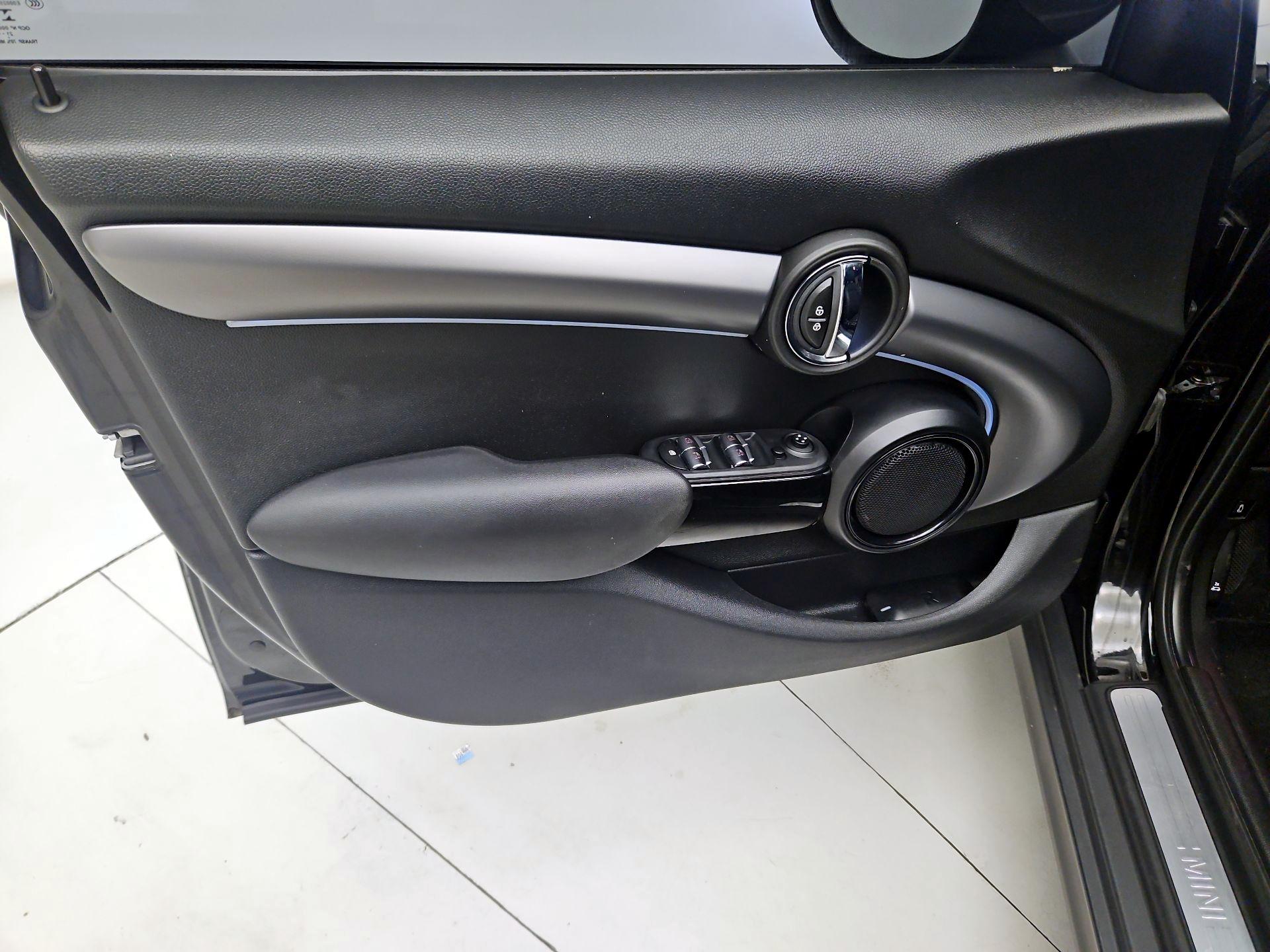 Thumbnail: 2022 MINI Cooper Hardtop - 12