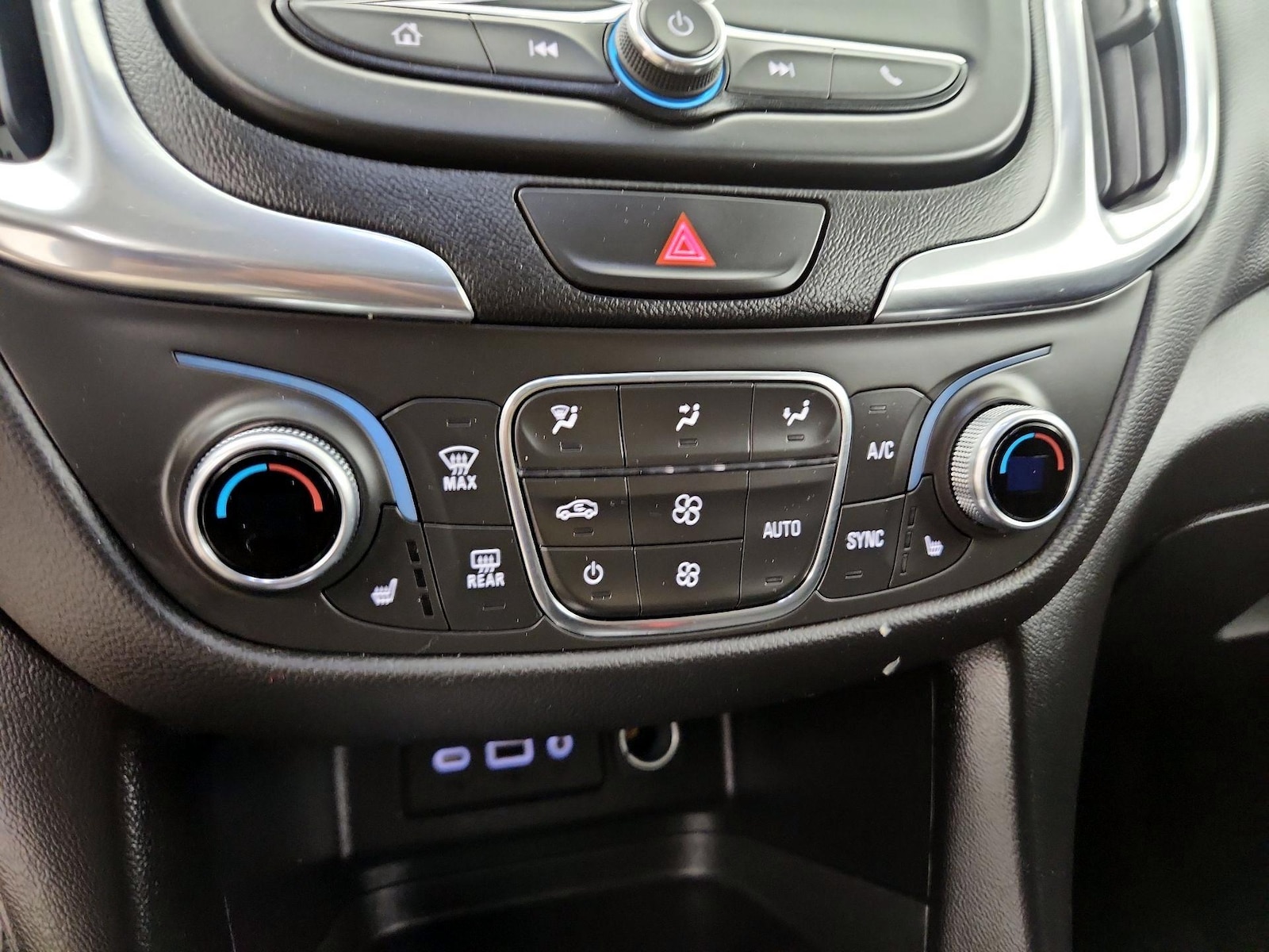 2021 Chevrolet Equinox LT - Photo 17