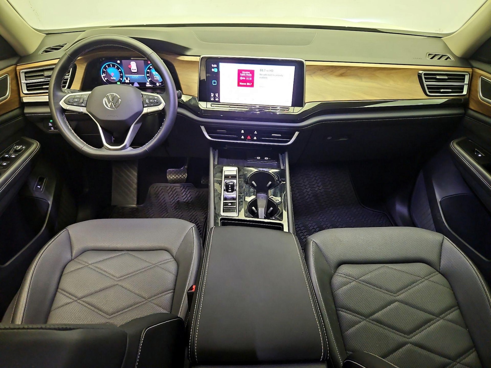 2025 Volkswagen Atlas SE w/Tech - Photo 10