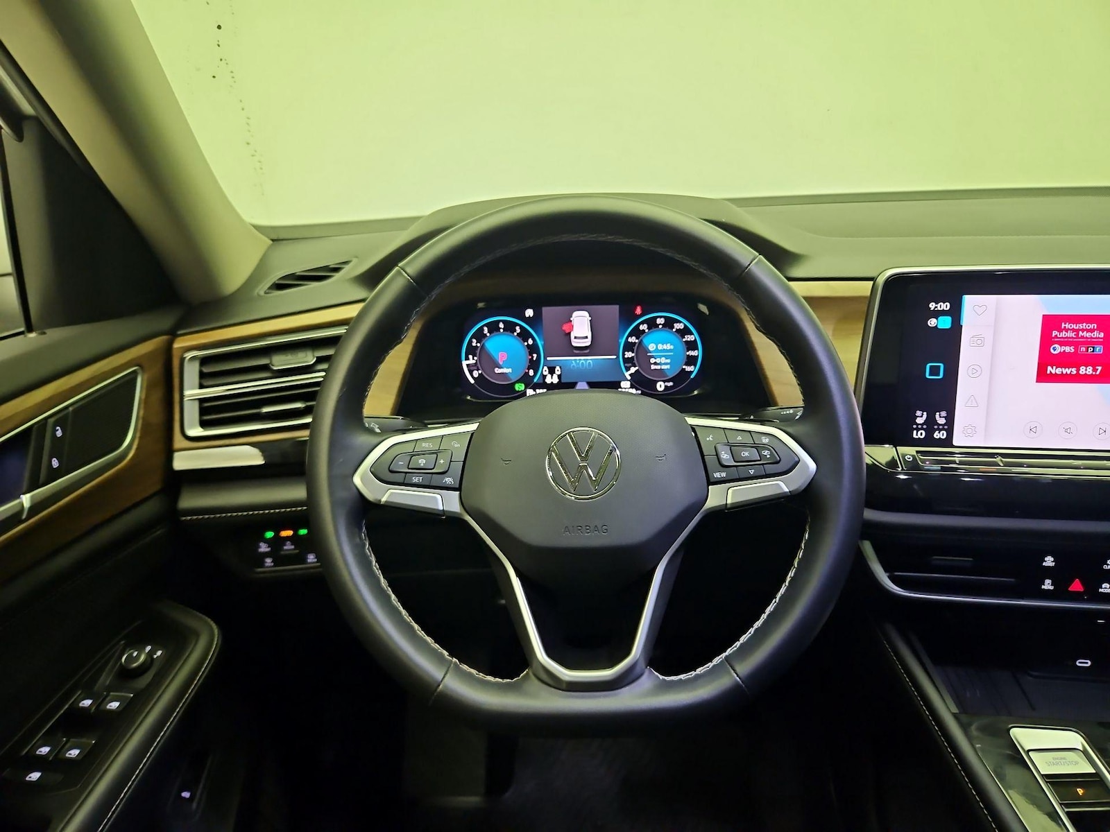 2025 Volkswagen Atlas SE w/Tech - Photo 11