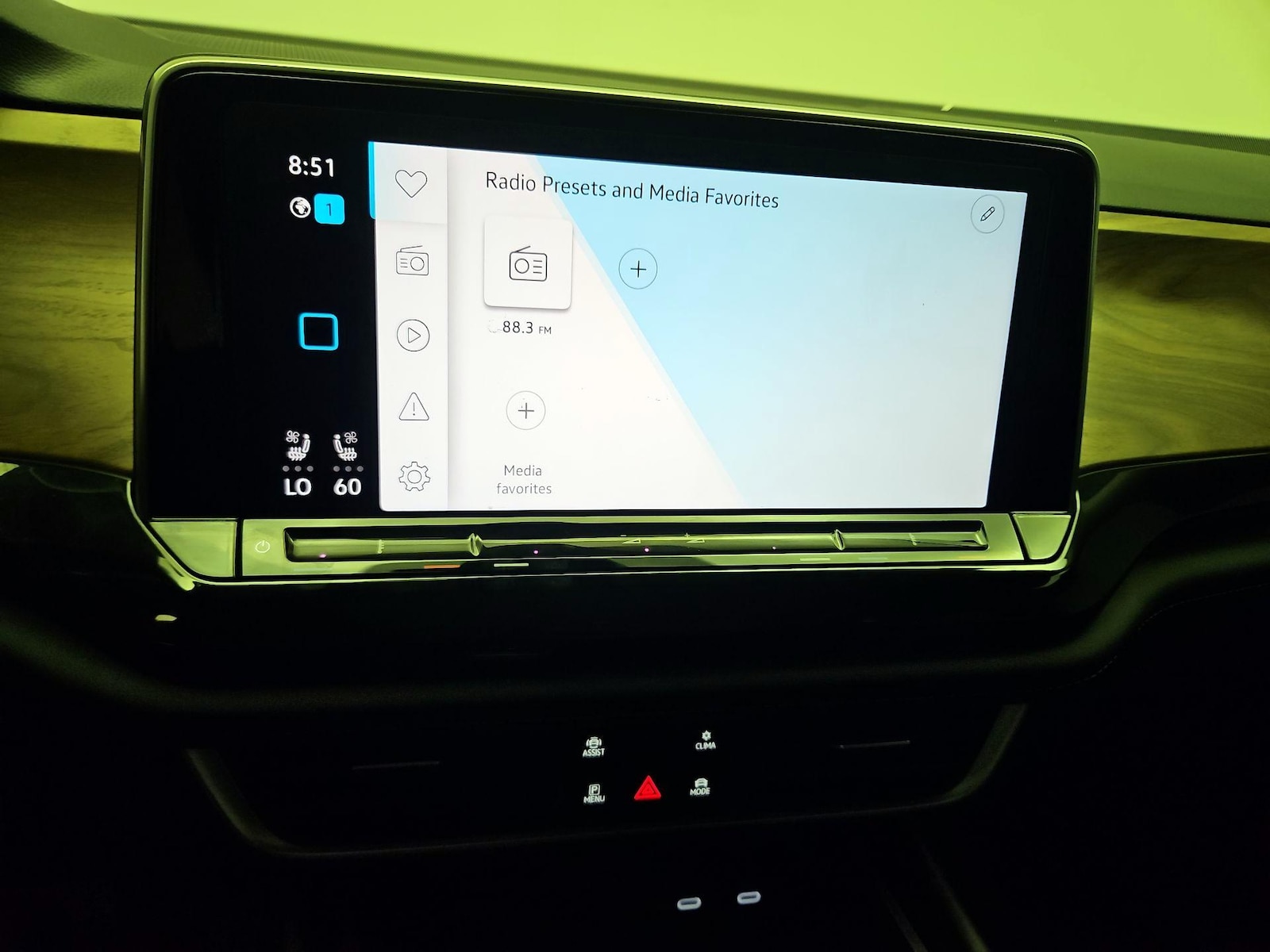 2025 Volkswagen Atlas SE w/Tech - Photo 16