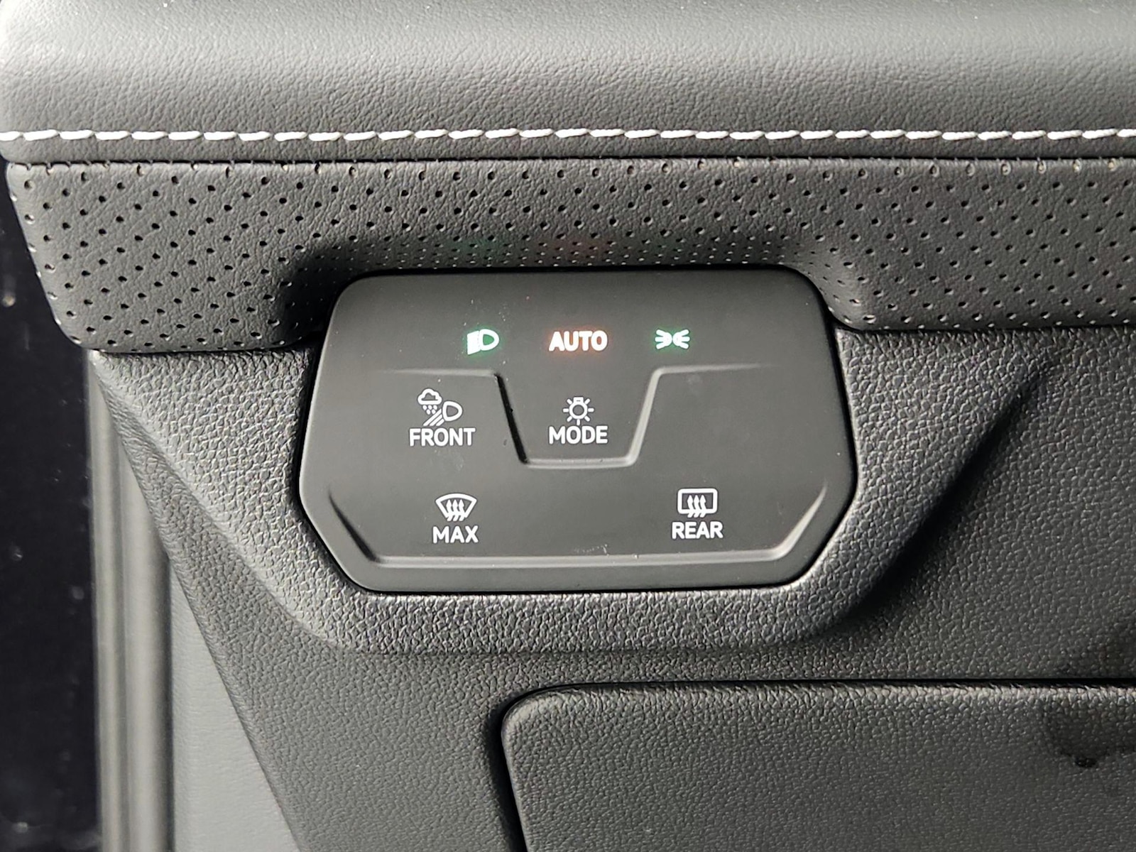 2025 Volkswagen Atlas Cross Sport SE w/Tech - Photo 14