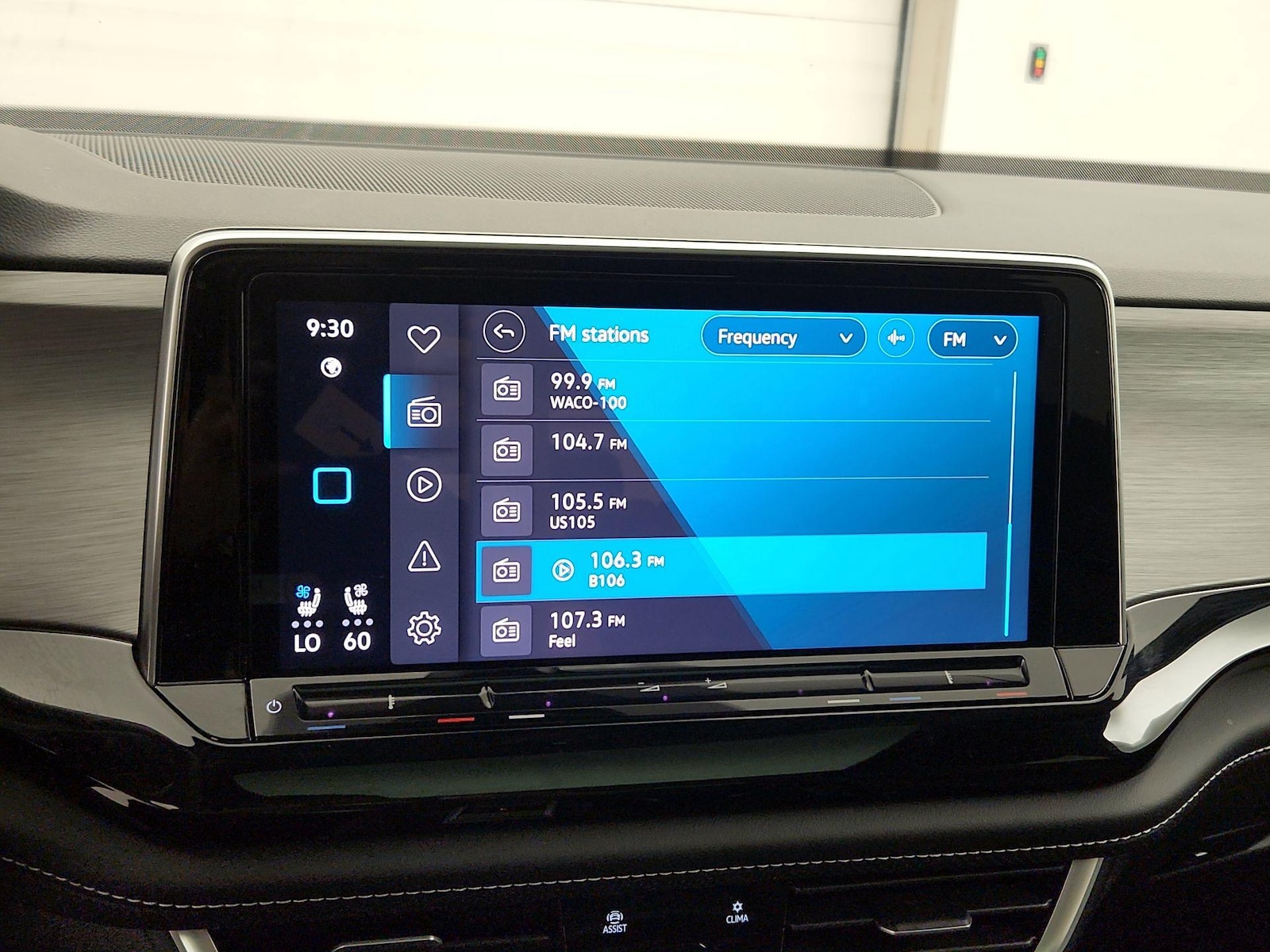2025 Volkswagen Atlas Cross Sport SE w/Tech - Photo 15