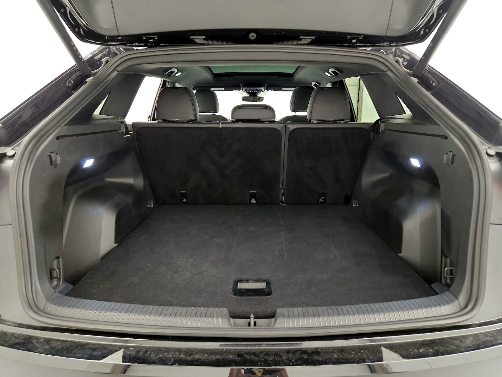 2025 Volkswagen Atlas Cross Sport SE w/Tech - Photo 22