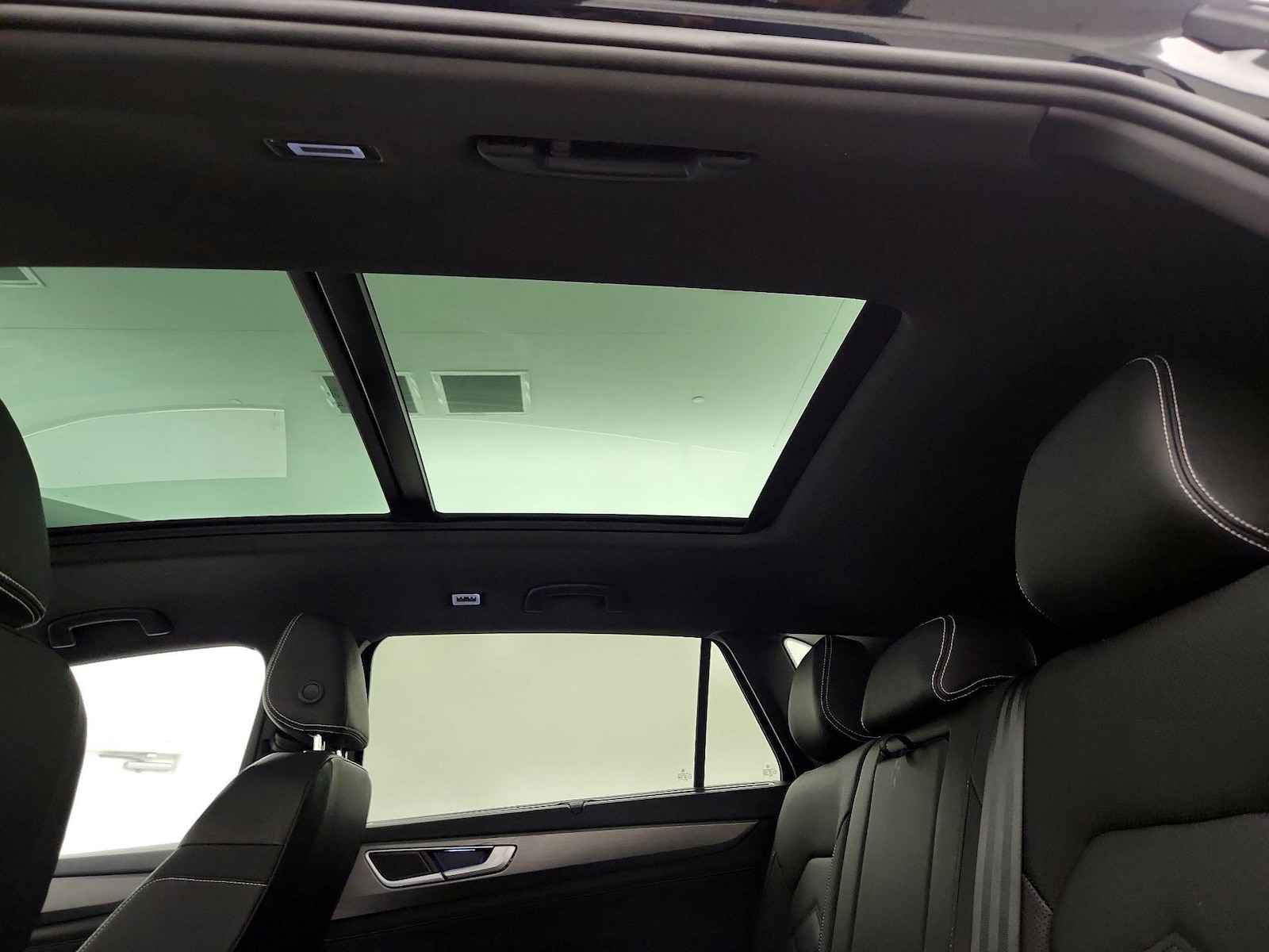 2025 Volkswagen Atlas Cross Sport SE w/Tech - Photo 24