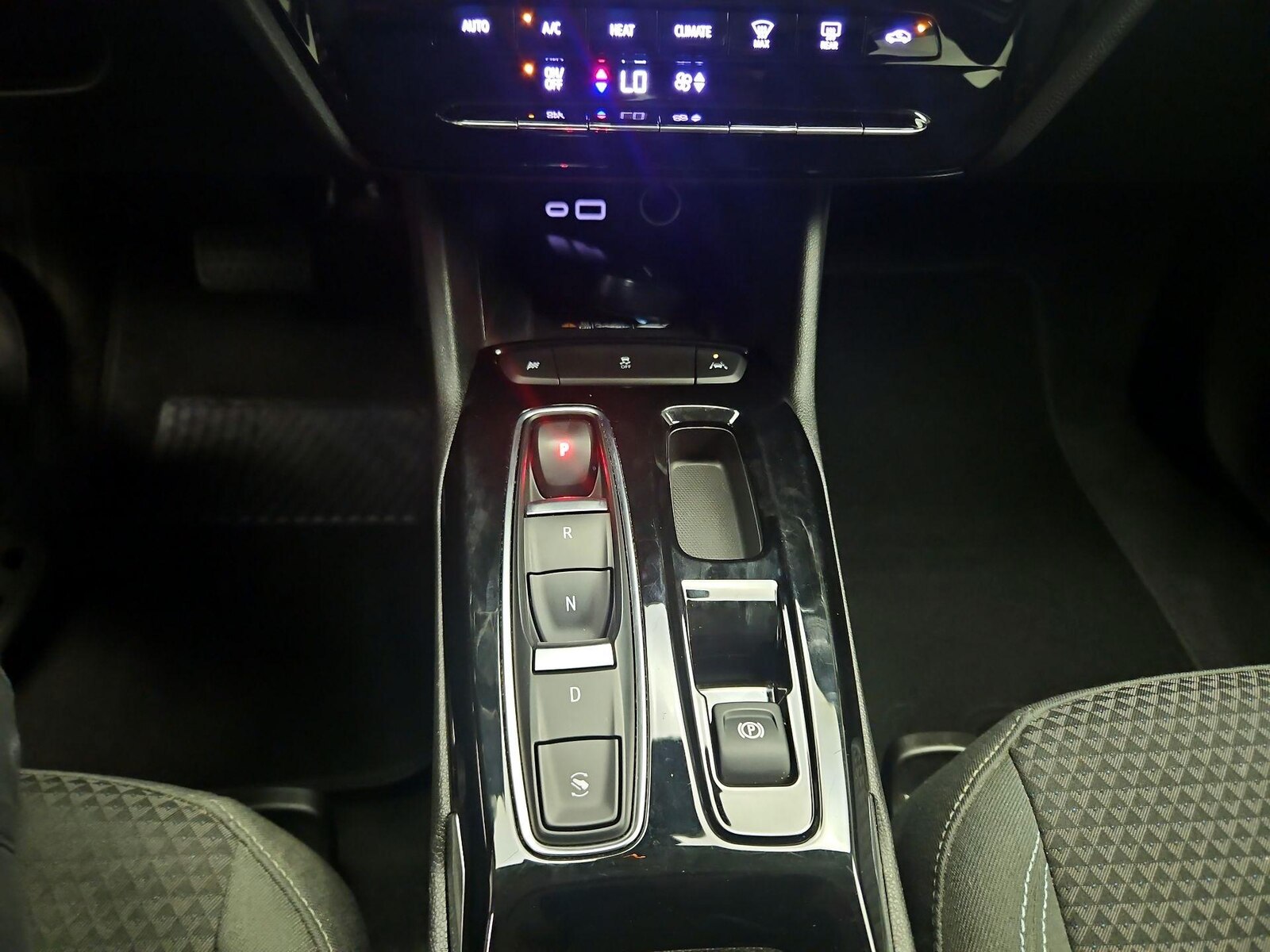 2023 Chevrolet Bolt EUV LT - Photo 17