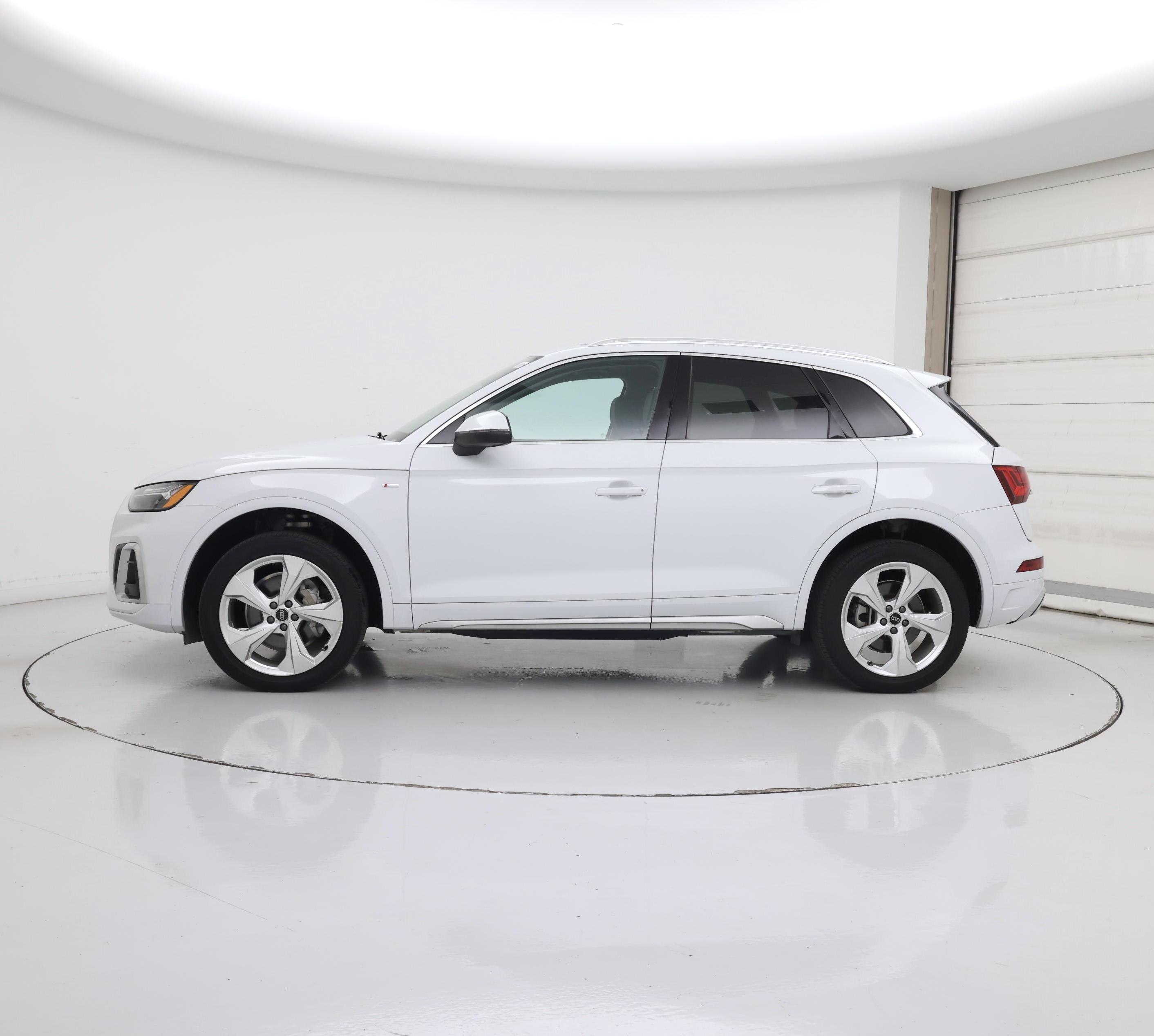 Thumbnail: 2023 Audi Q5 - 3
