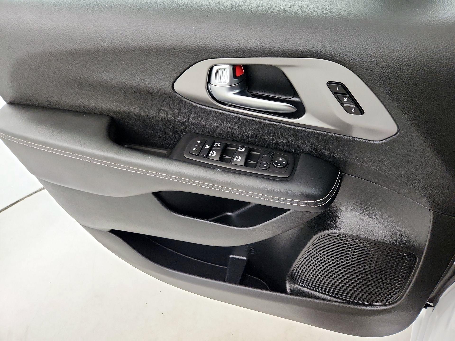 Thumbnail: 2025 Chrysler Pacifica - 12
