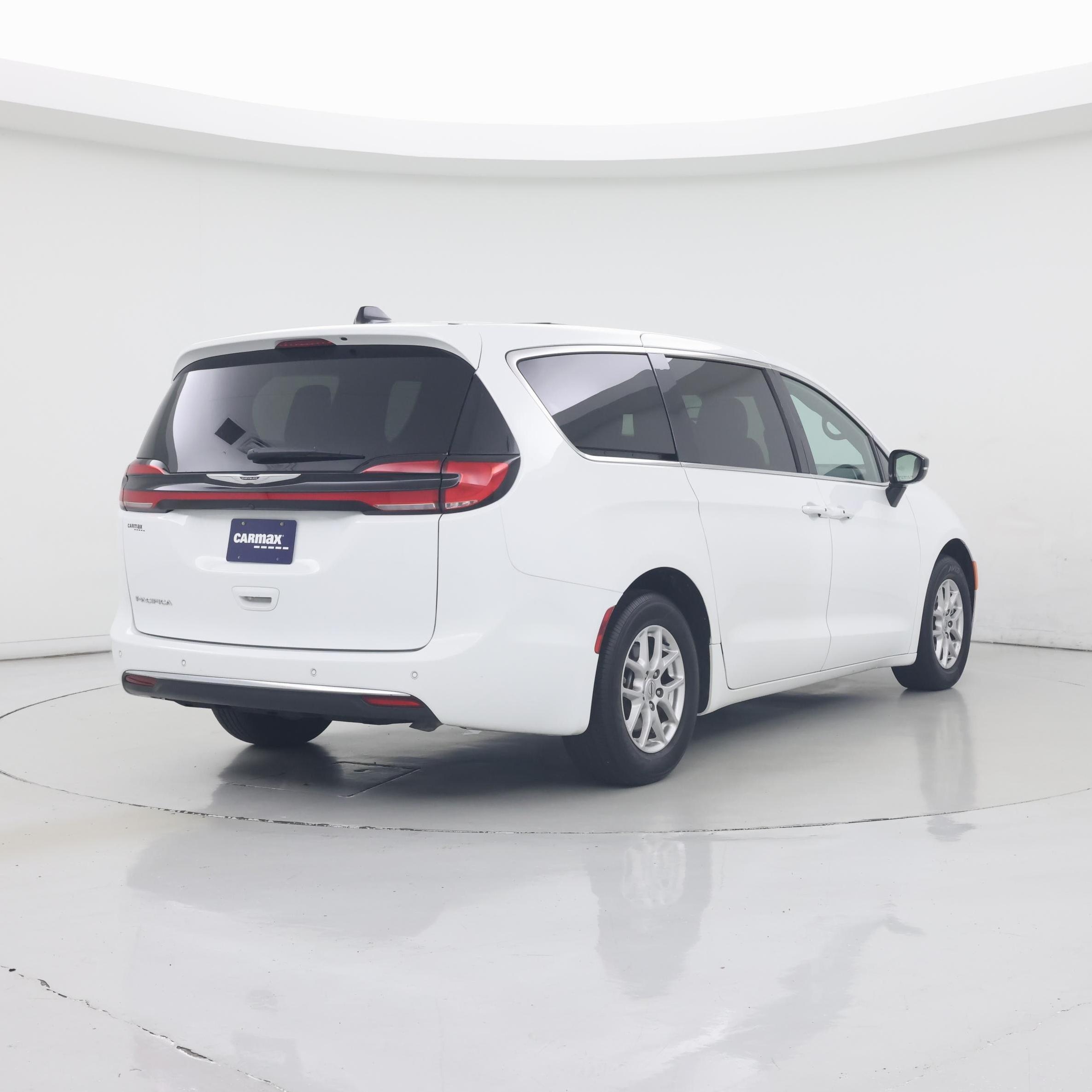 Thumbnail: 2025 Chrysler Pacifica - 8