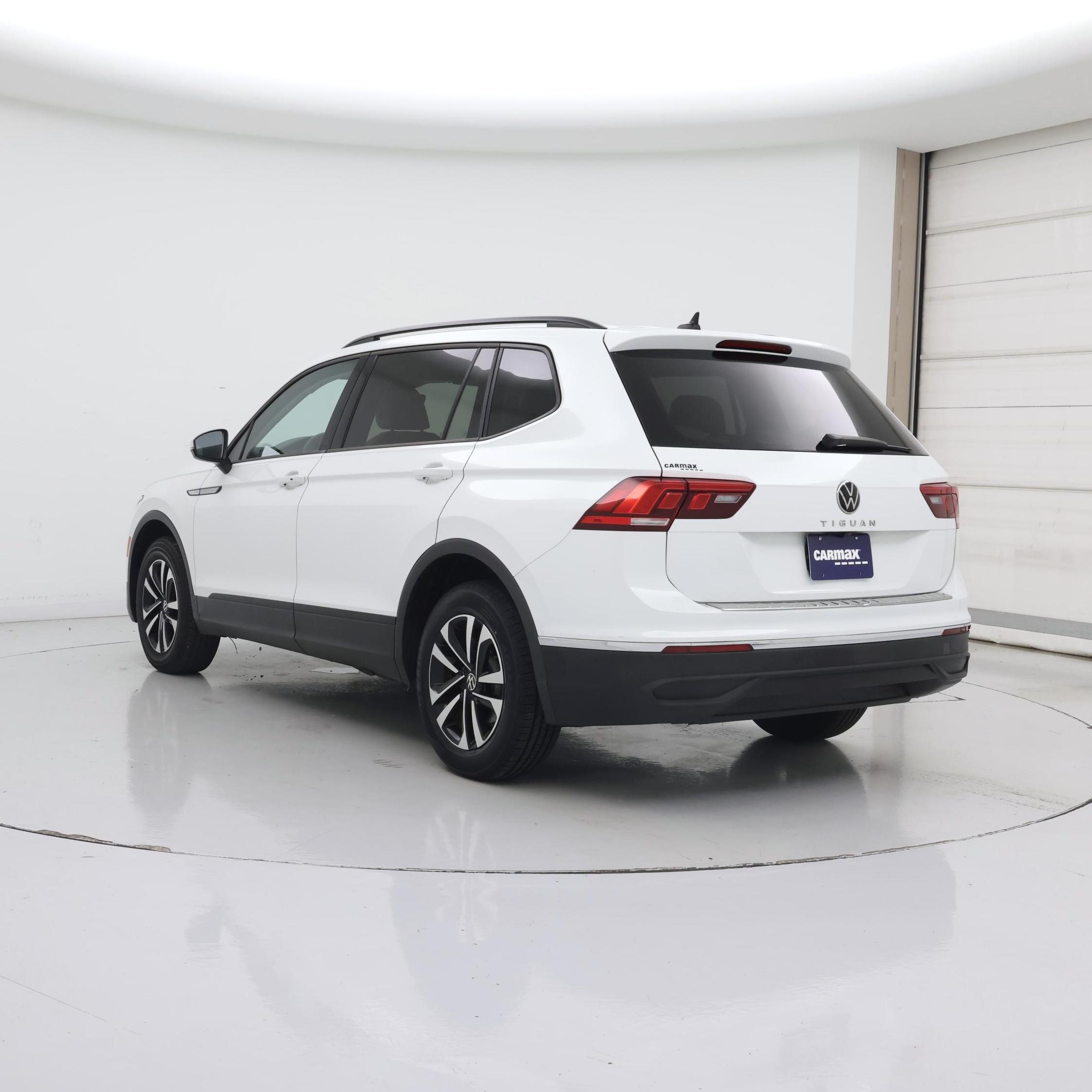 Thumbnail: 2023 Volkswagen Tiguan - 2