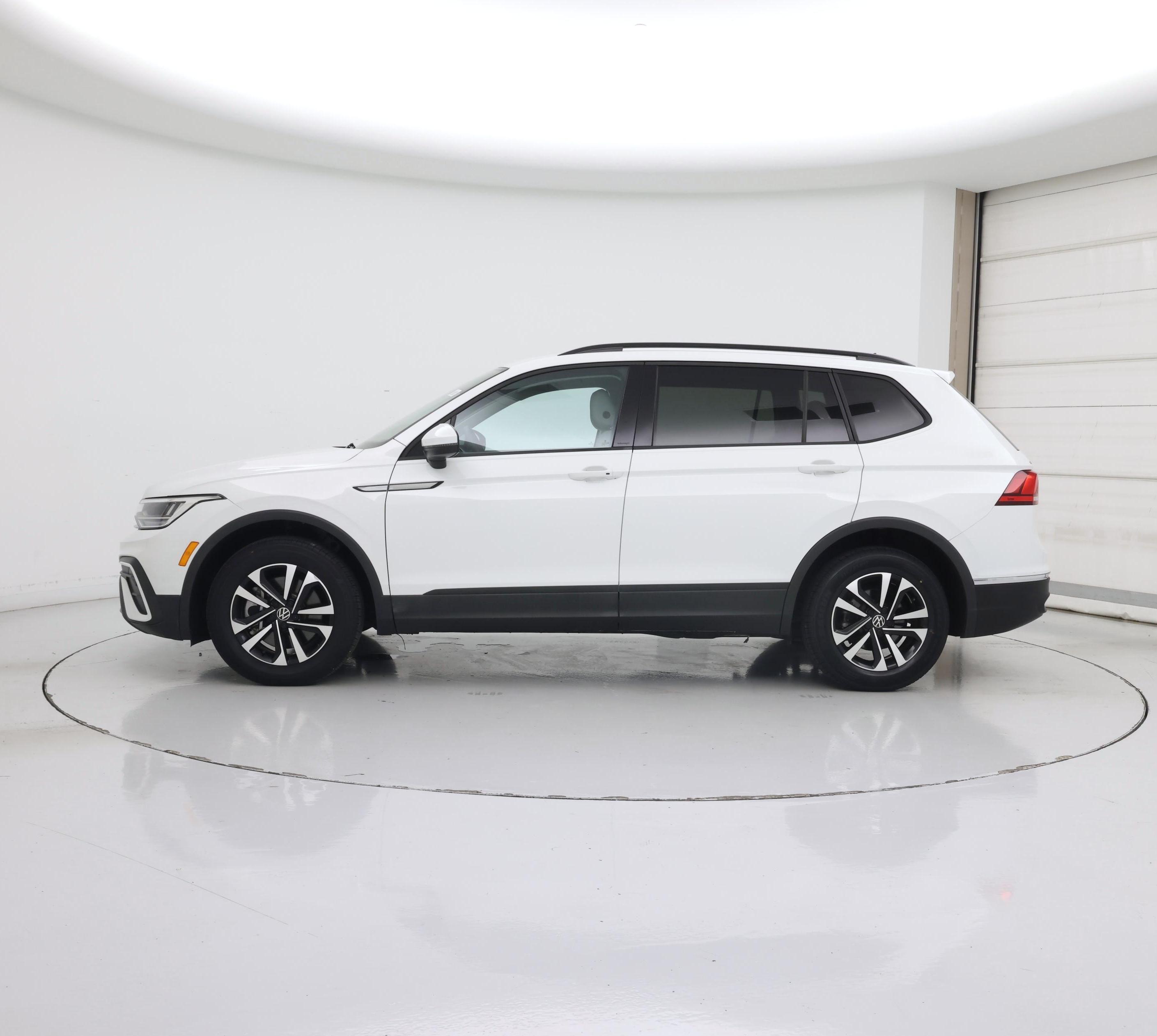 Thumbnail: 2023 Volkswagen Tiguan - 3