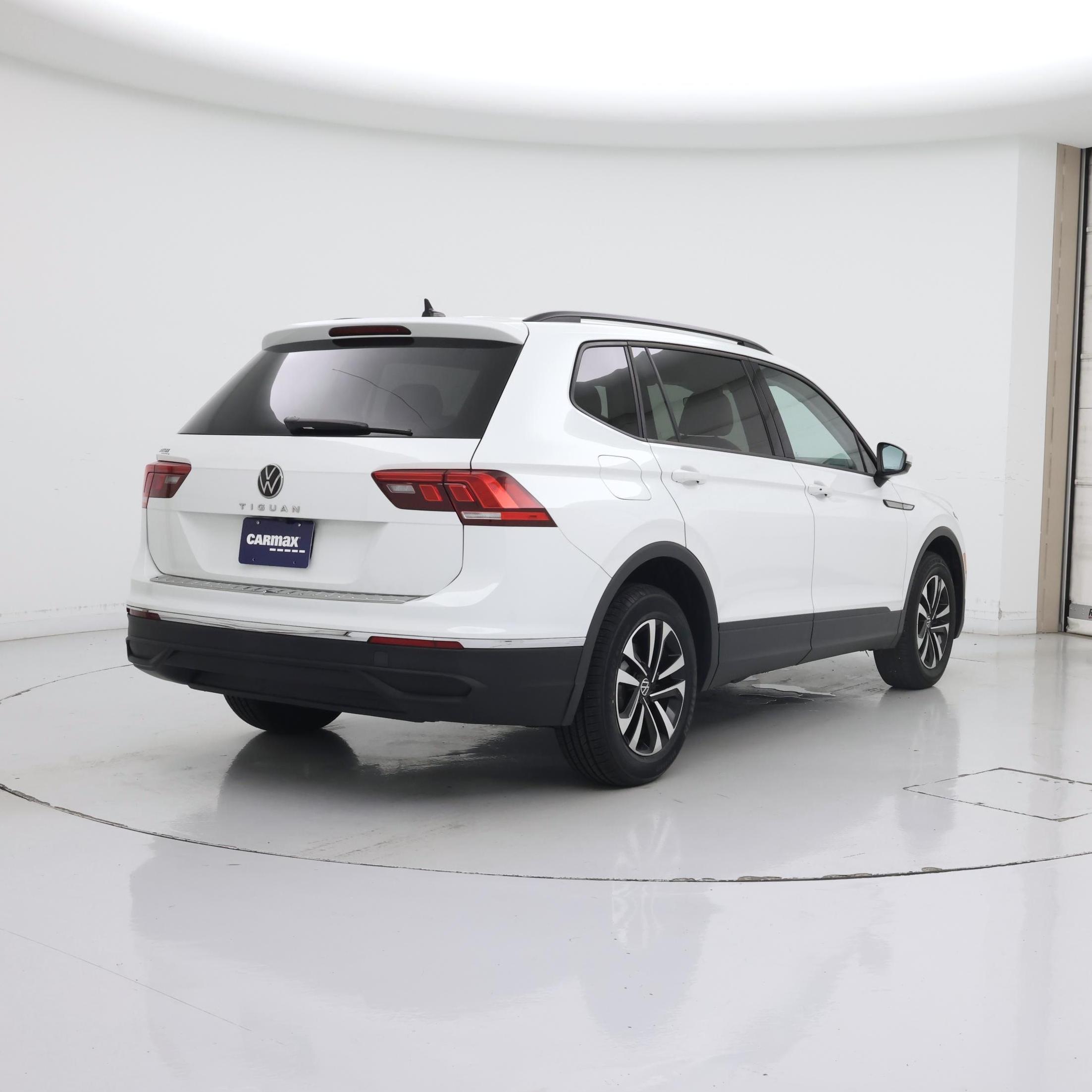 Thumbnail: 2023 Volkswagen Tiguan - 8