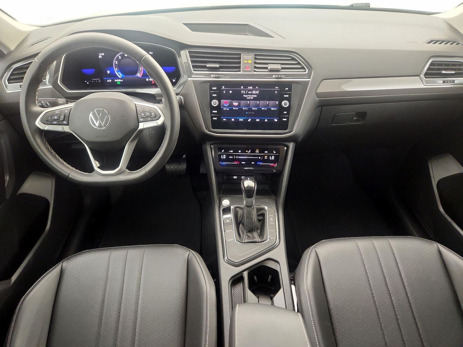 2023 Volkswagen Tiguan SE - Photo 10