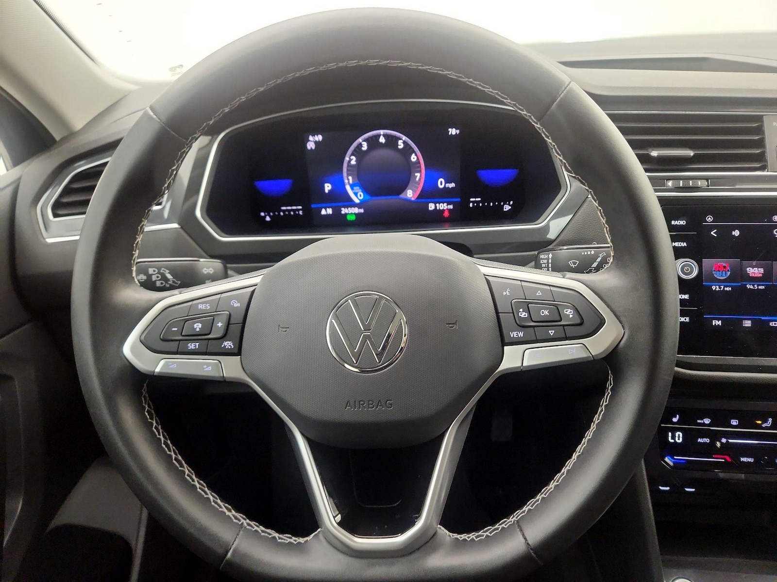 2023 Volkswagen Tiguan SE - Photo 11