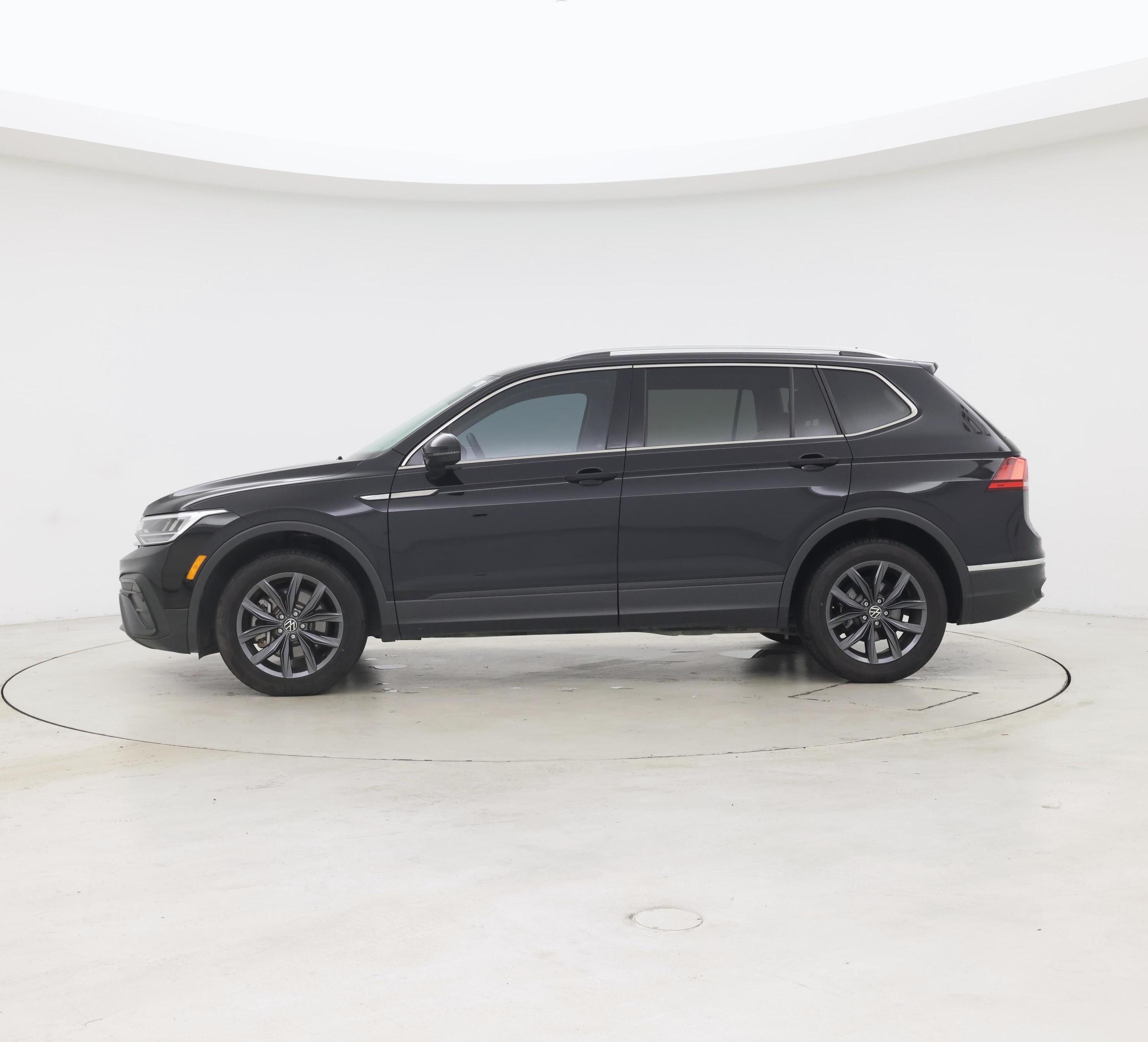 Thumbnail: 2023 Volkswagen Tiguan - 3
