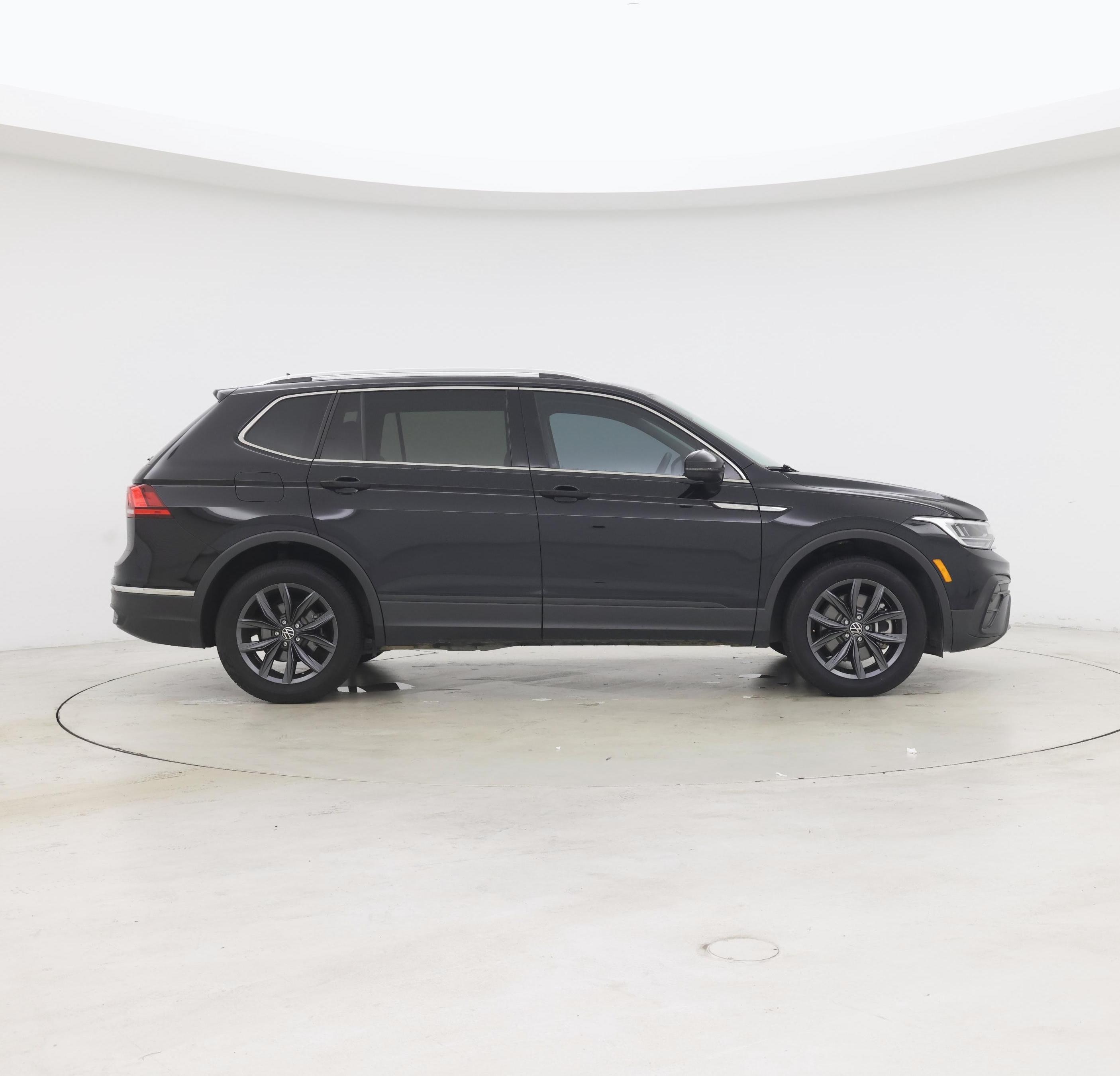 Thumbnail: 2023 Volkswagen Tiguan - 7