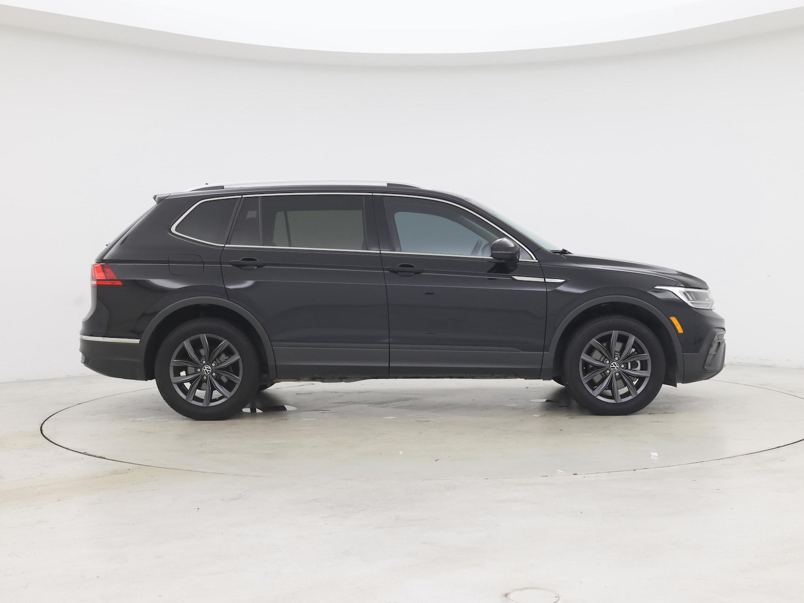 2023 Volkswagen Tiguan SE - Photo 8