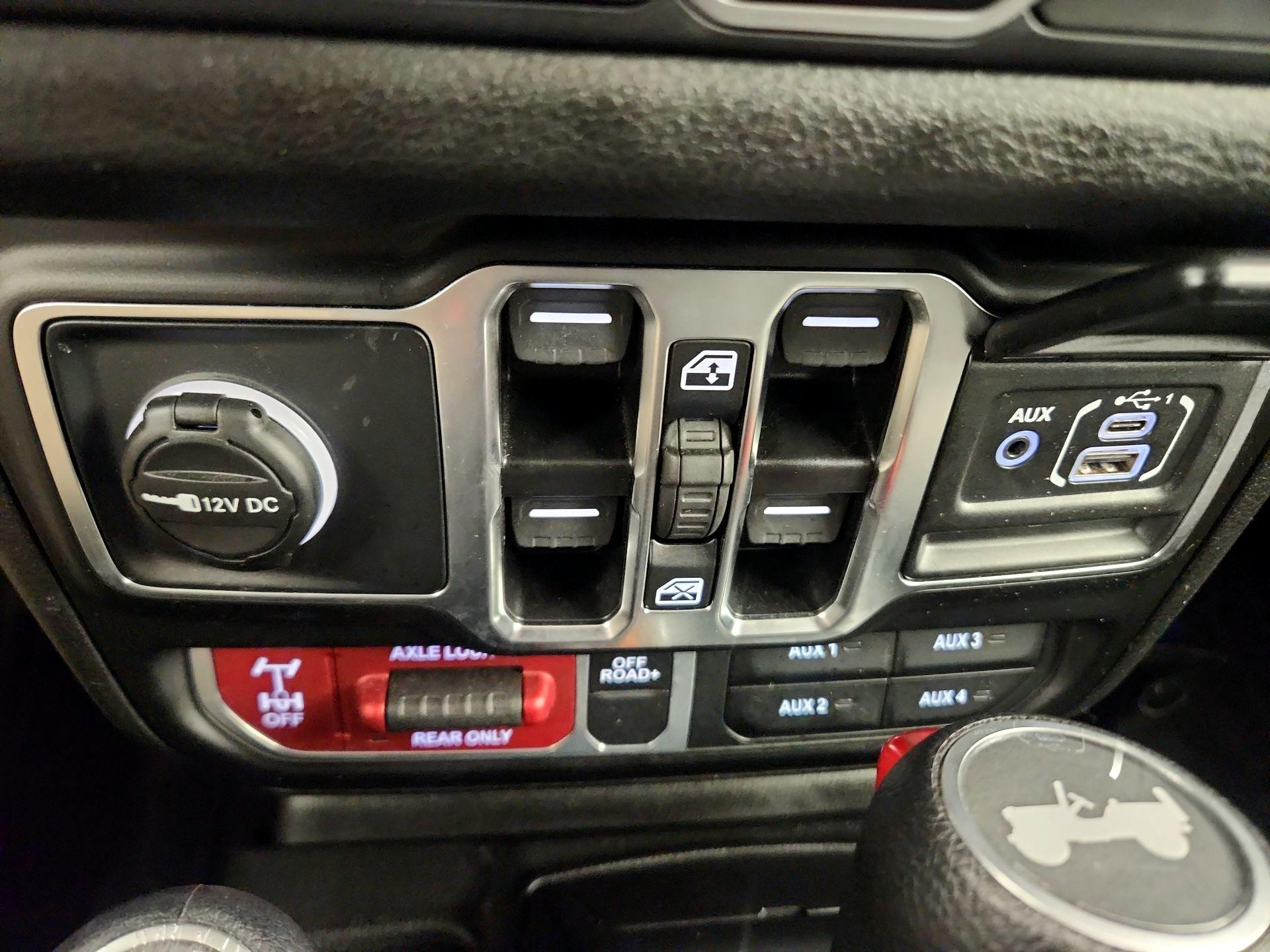 Thumbnail: 2025 Jeep Wrangler - 18