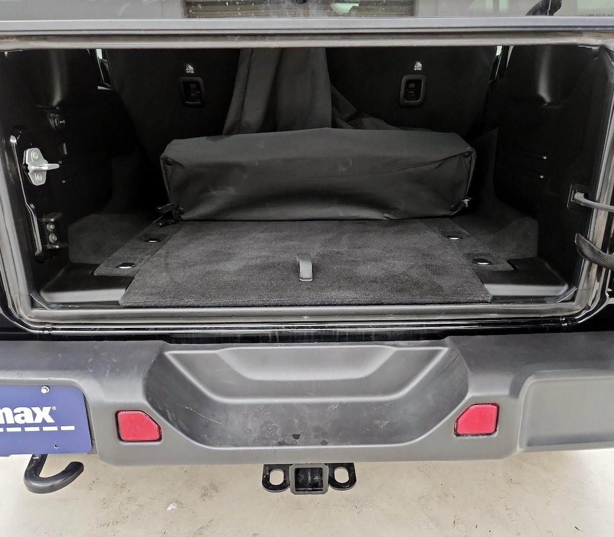 Trunk/Cargo (Seats Up)