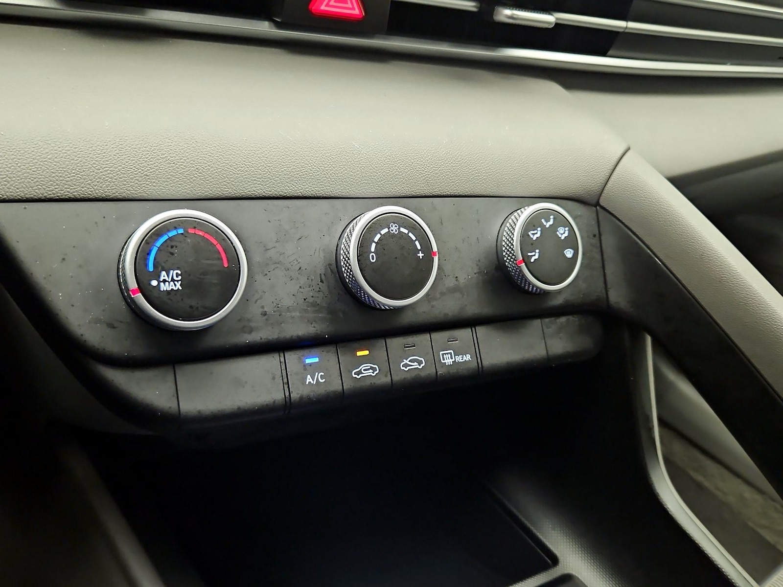 2025 Hyundai Elantra SE - Photo 17