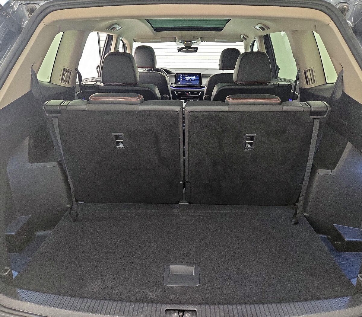 Trunk/Cargo (Seats Up)
