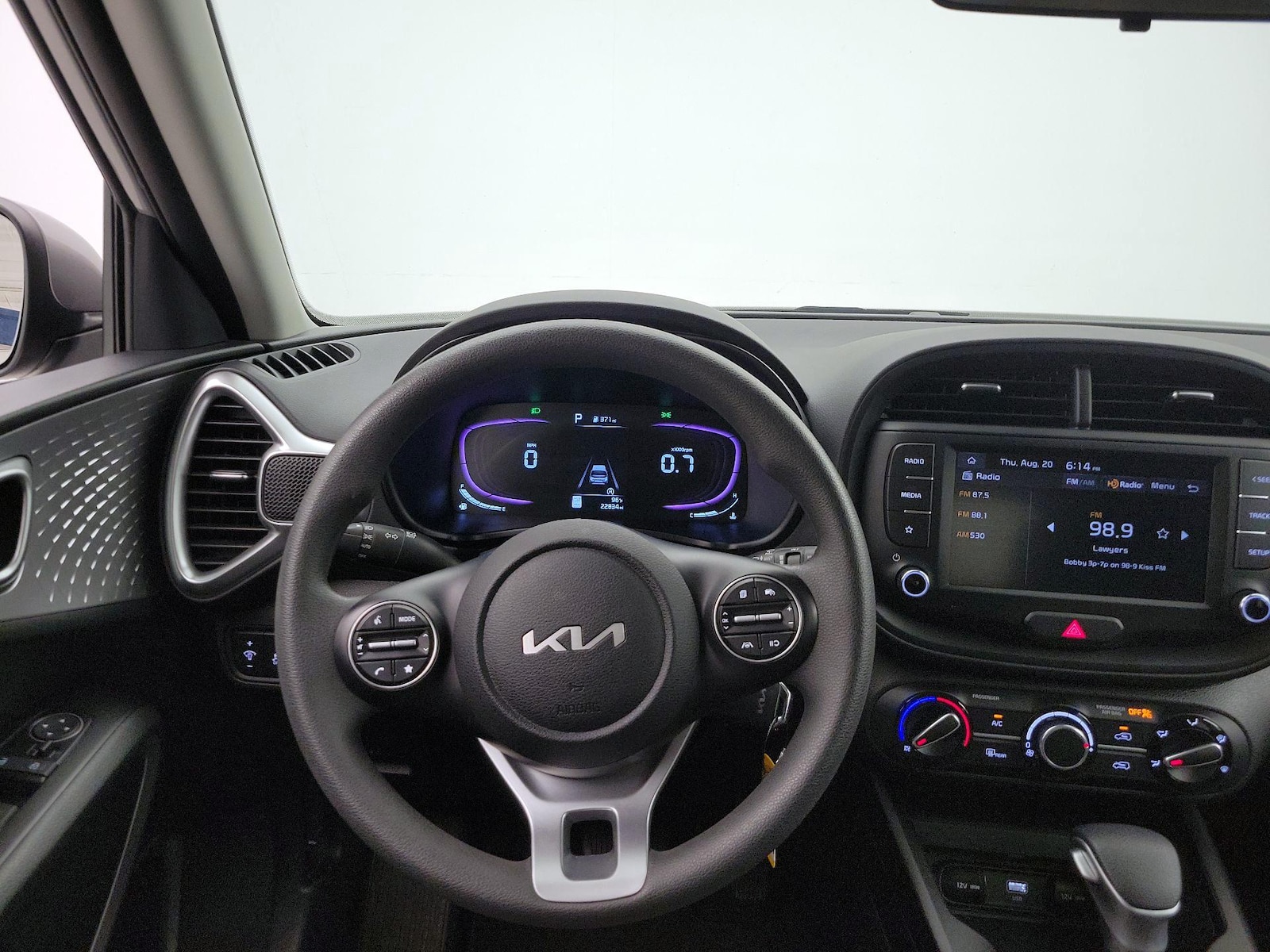 2025 Kia Soul LX - Photo 11