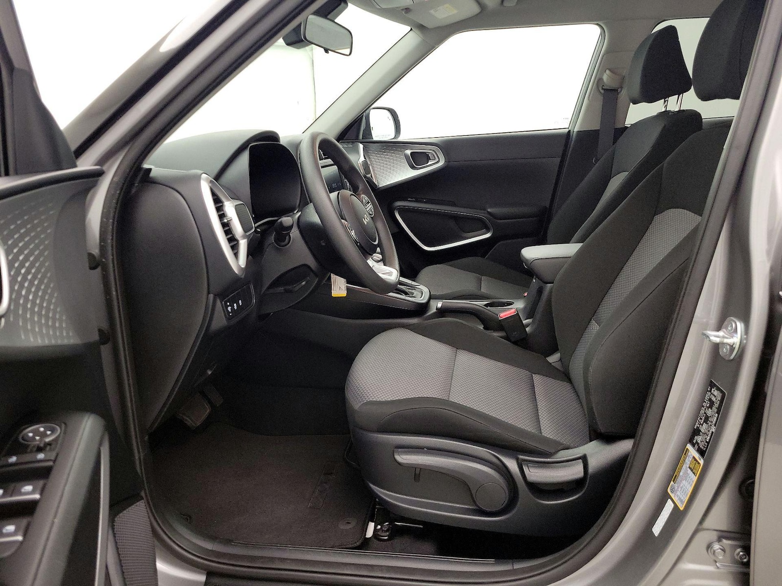 2025 Kia Soul LX - Photo 12
