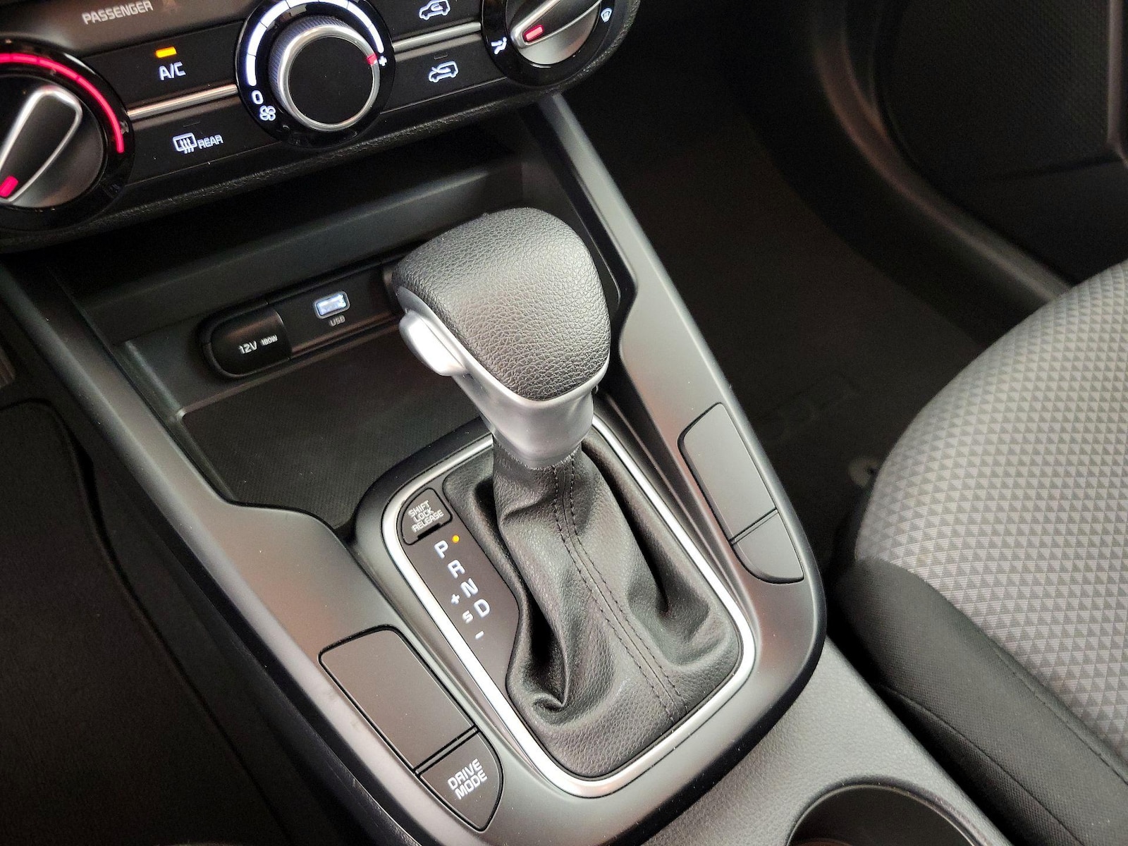 2025 Kia Soul LX - Photo 18