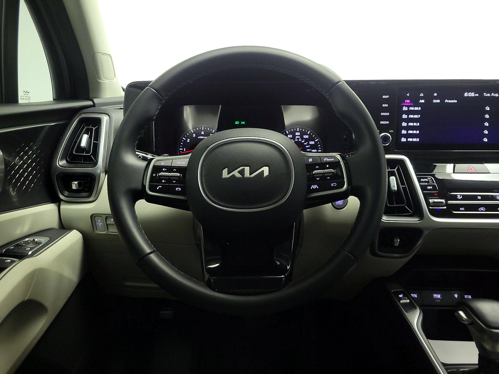 Thumbnail: 2023 Kia Sorento - 10