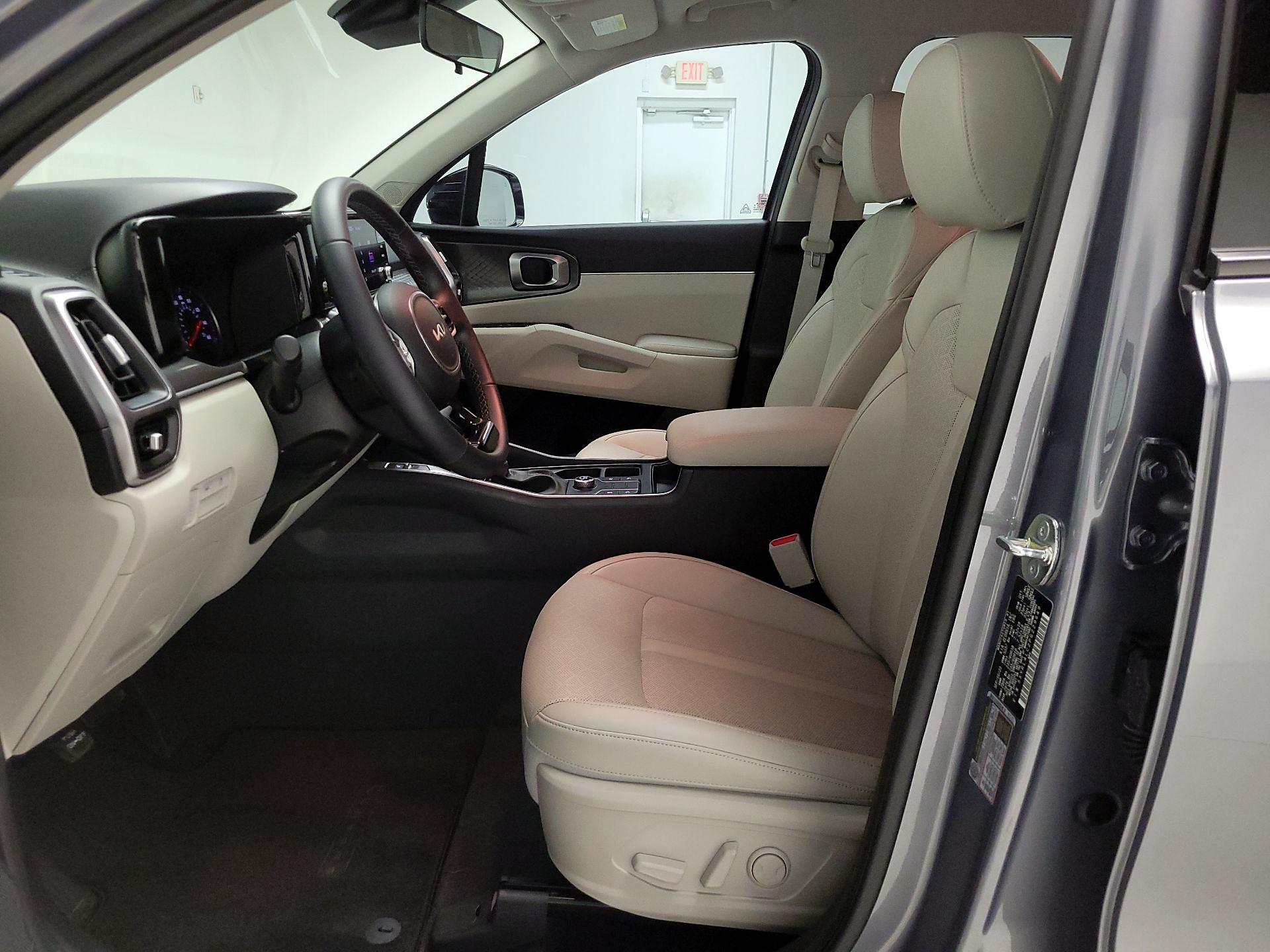 Thumbnail: 2023 Kia Sorento - 11