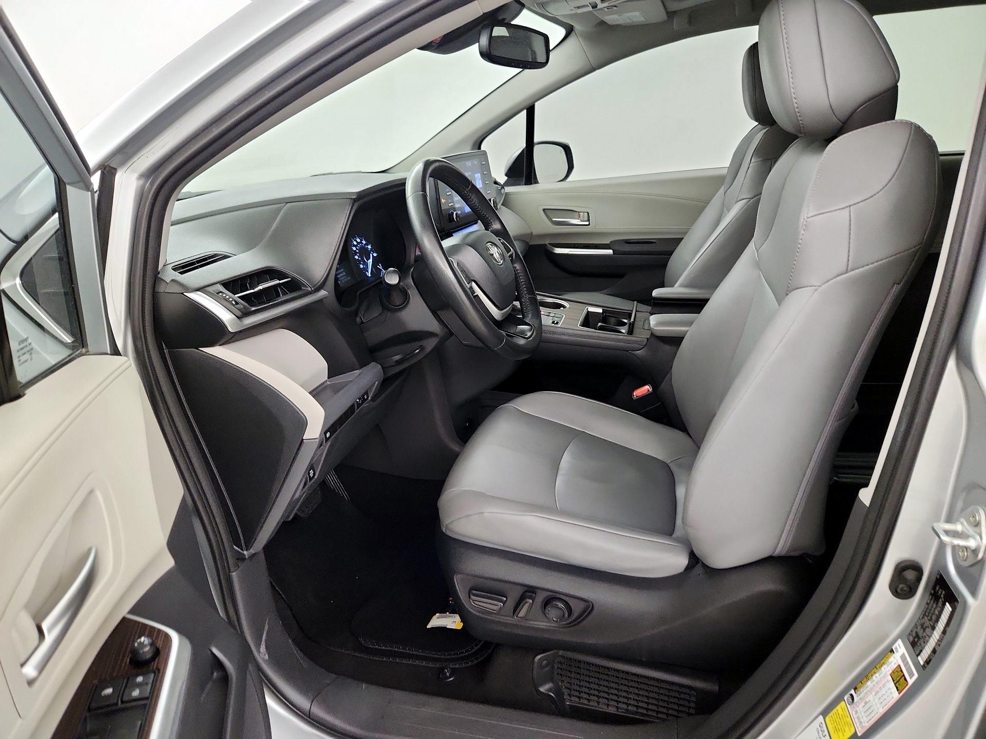 Thumbnail: 2022 Toyota Sienna - 11
