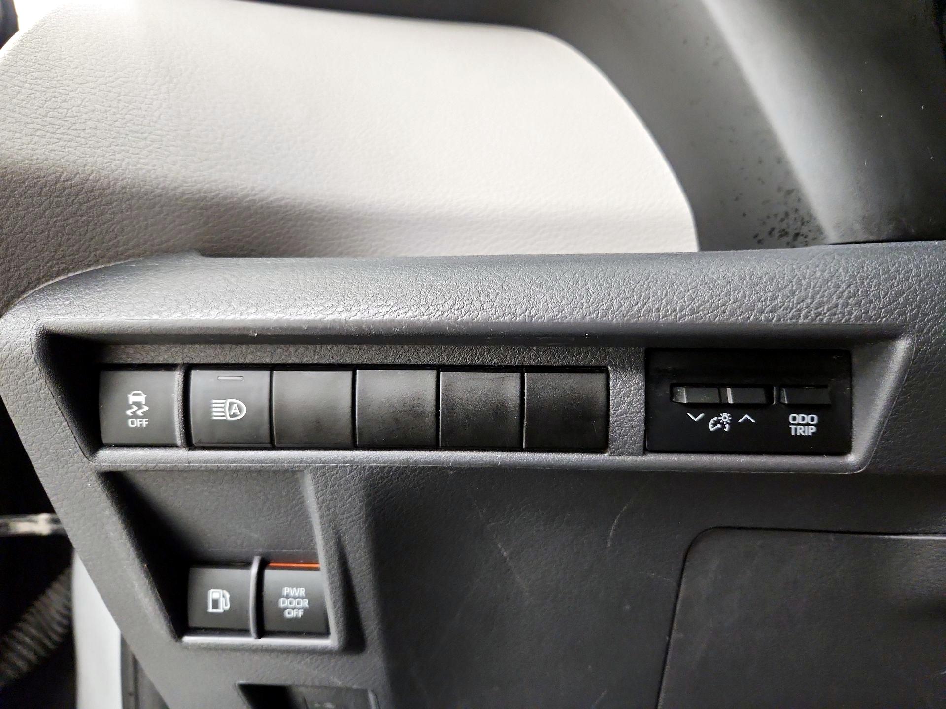 Thumbnail: 2022 Toyota Sienna - 13