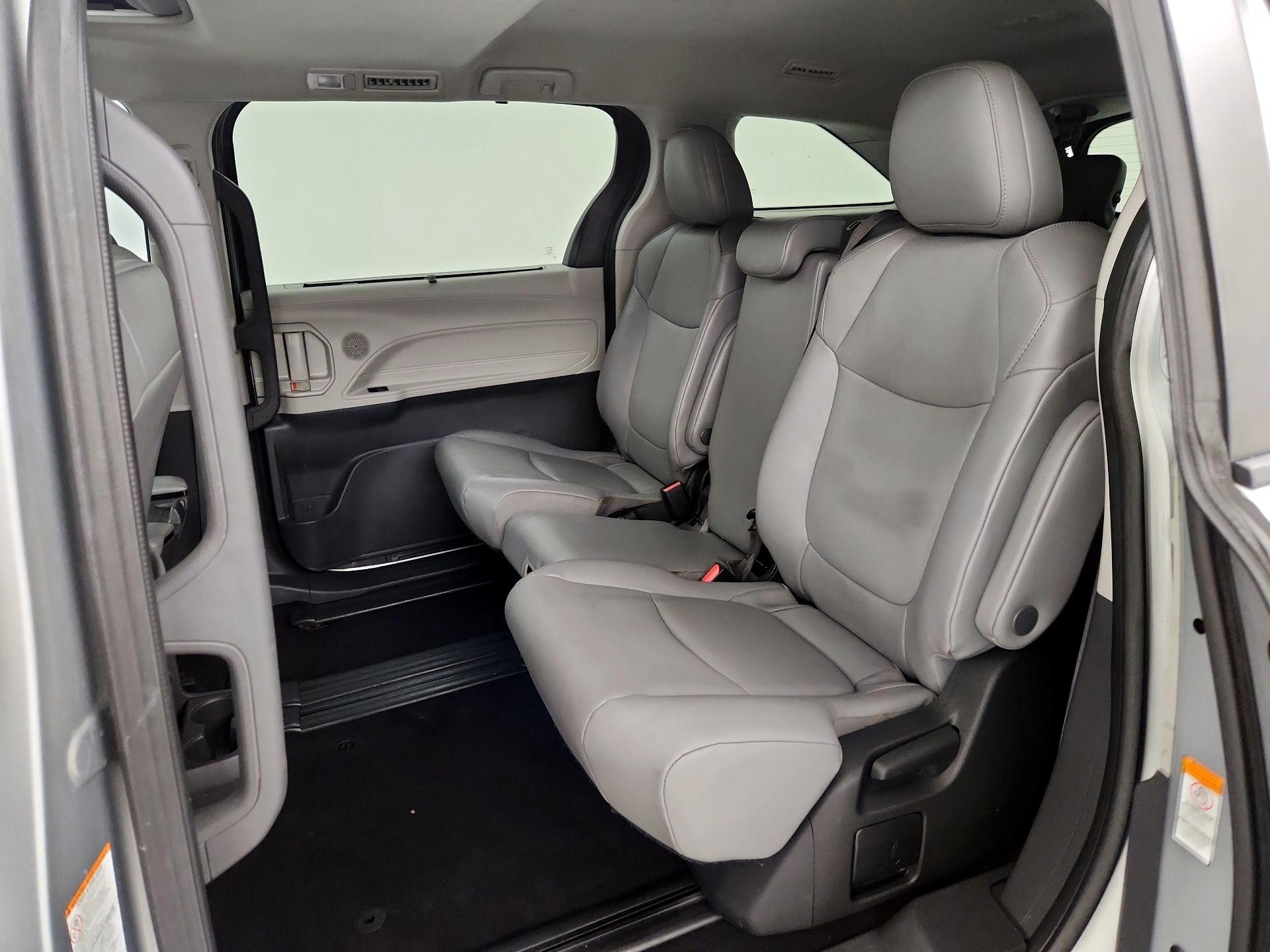 Thumbnail: 2022 Toyota Sienna - 20
