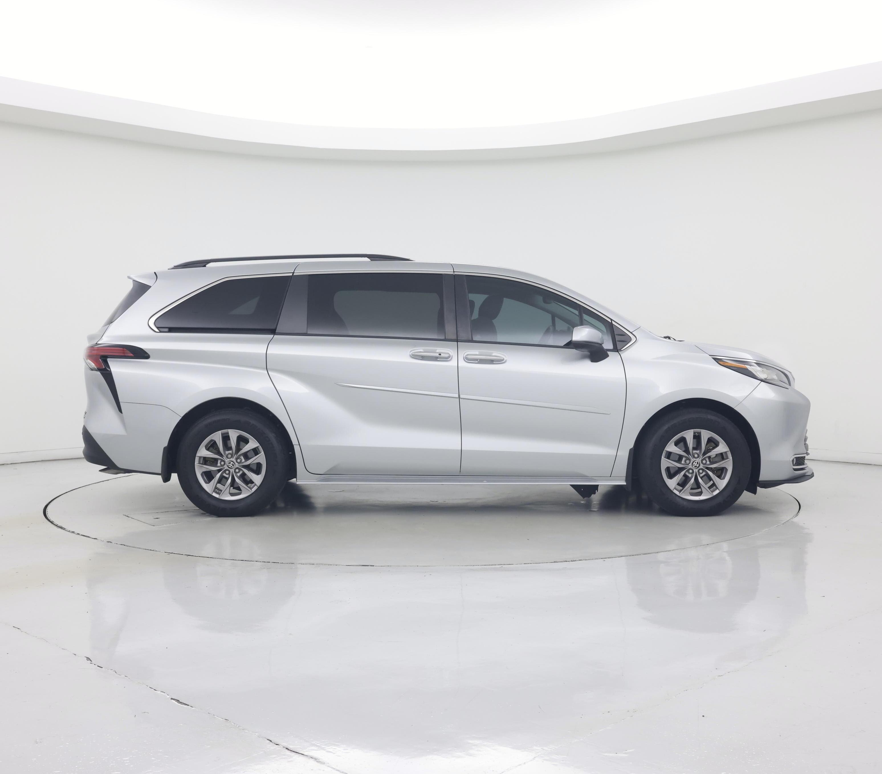 Thumbnail: 2022 Toyota Sienna - 7