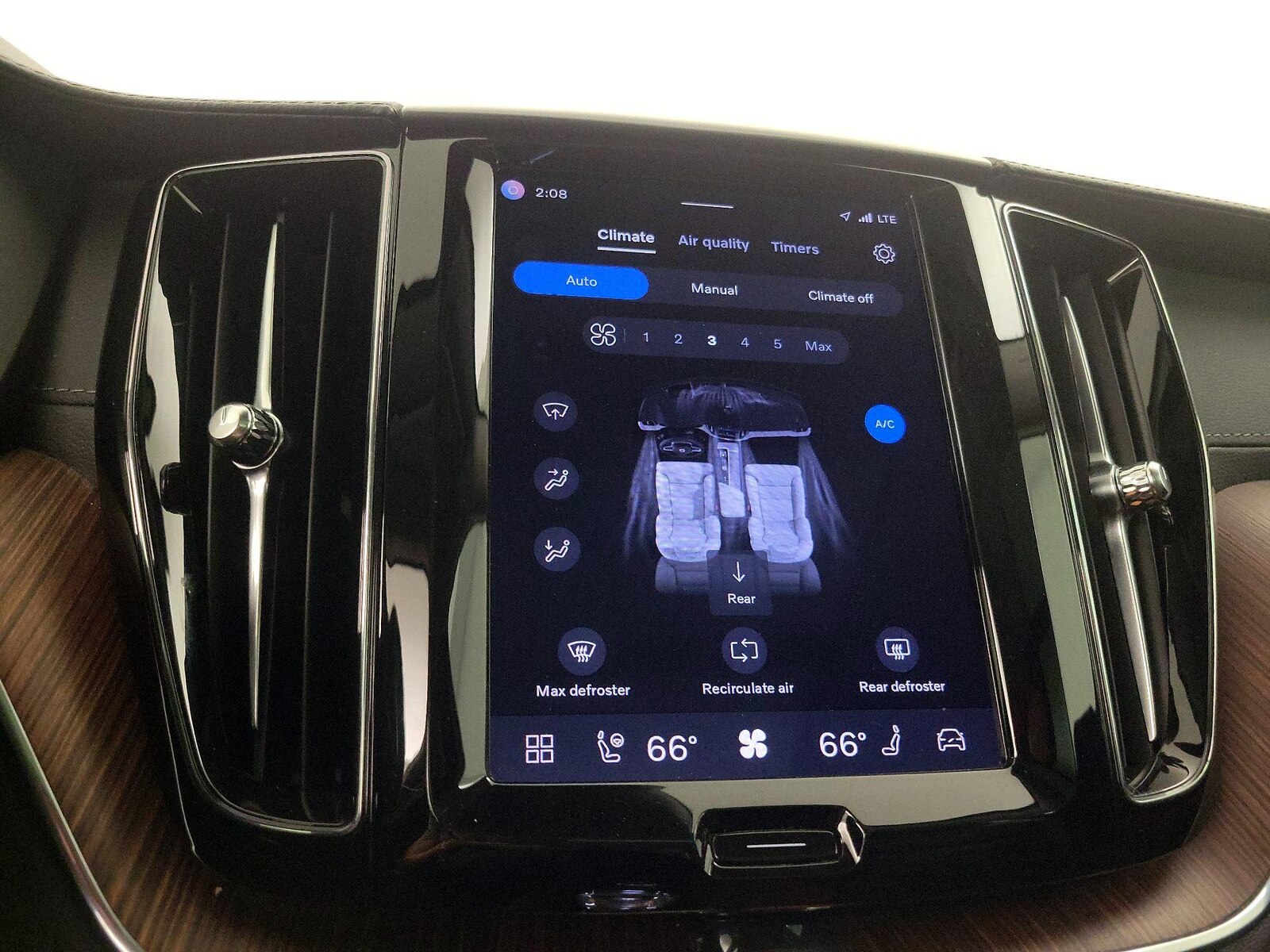 2023 Volvo XC60 Ultimate - Photo 18