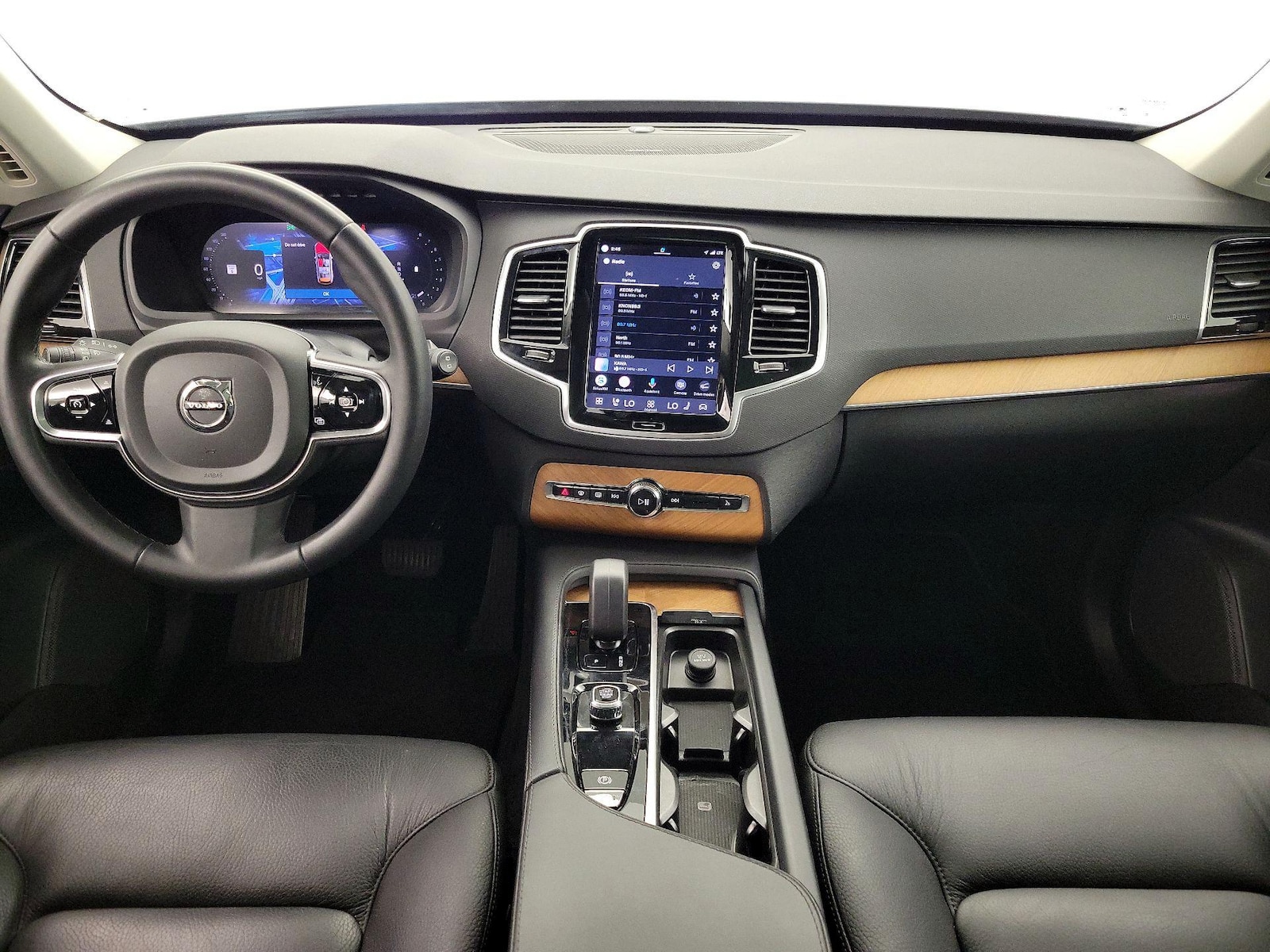 2023 Volvo XC90 Plus - Photo 10