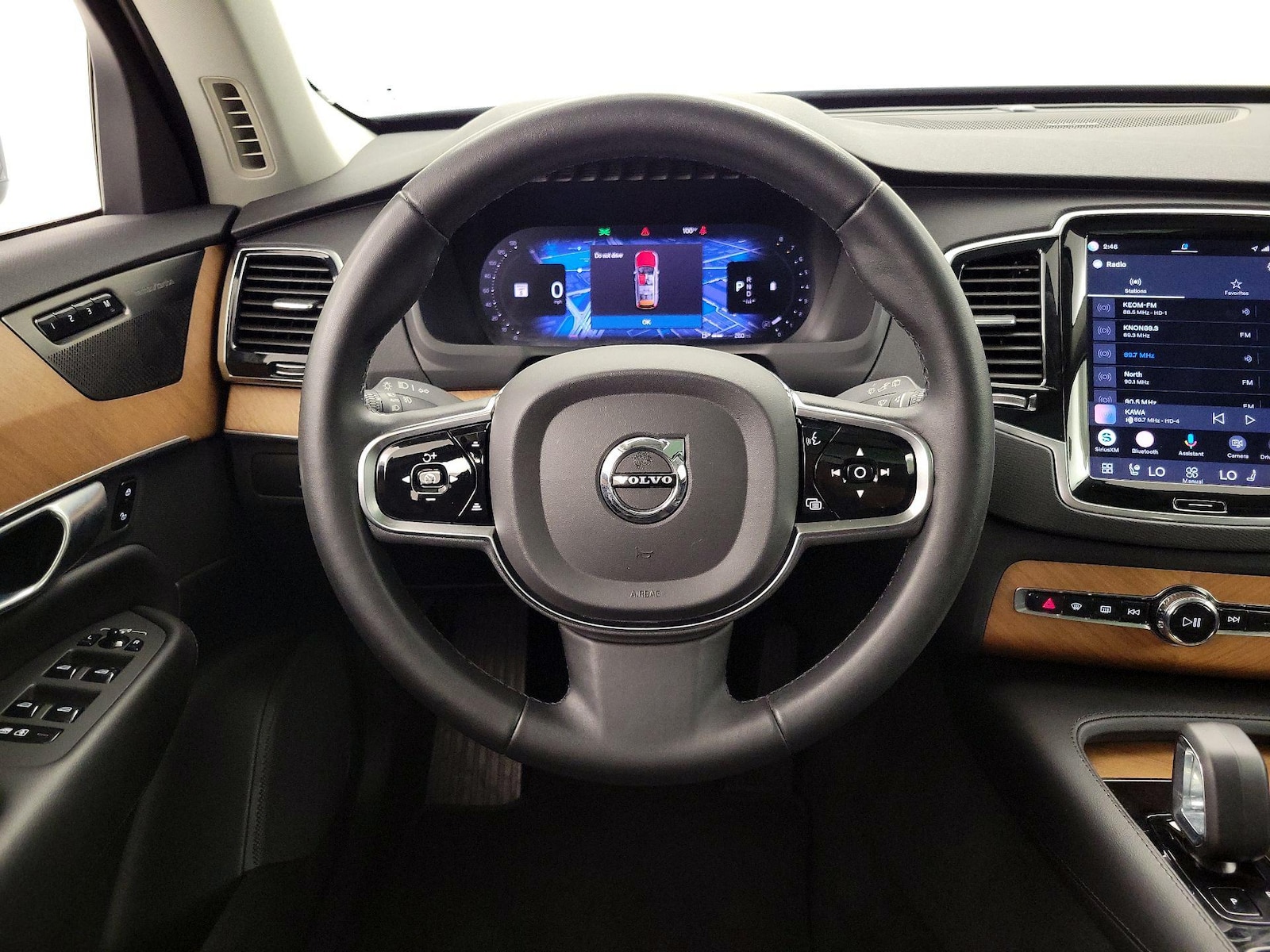 2023 Volvo XC90 Plus - Photo 11