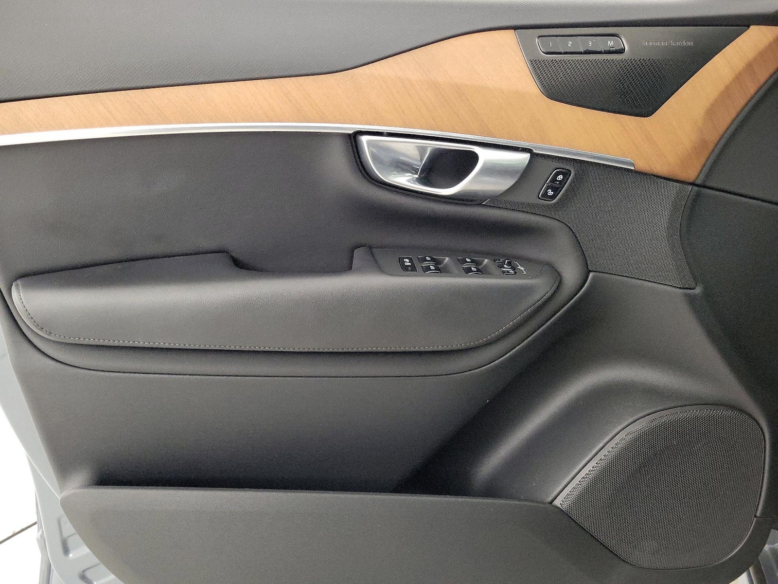 2023 Volvo XC90 Plus - Photo 13