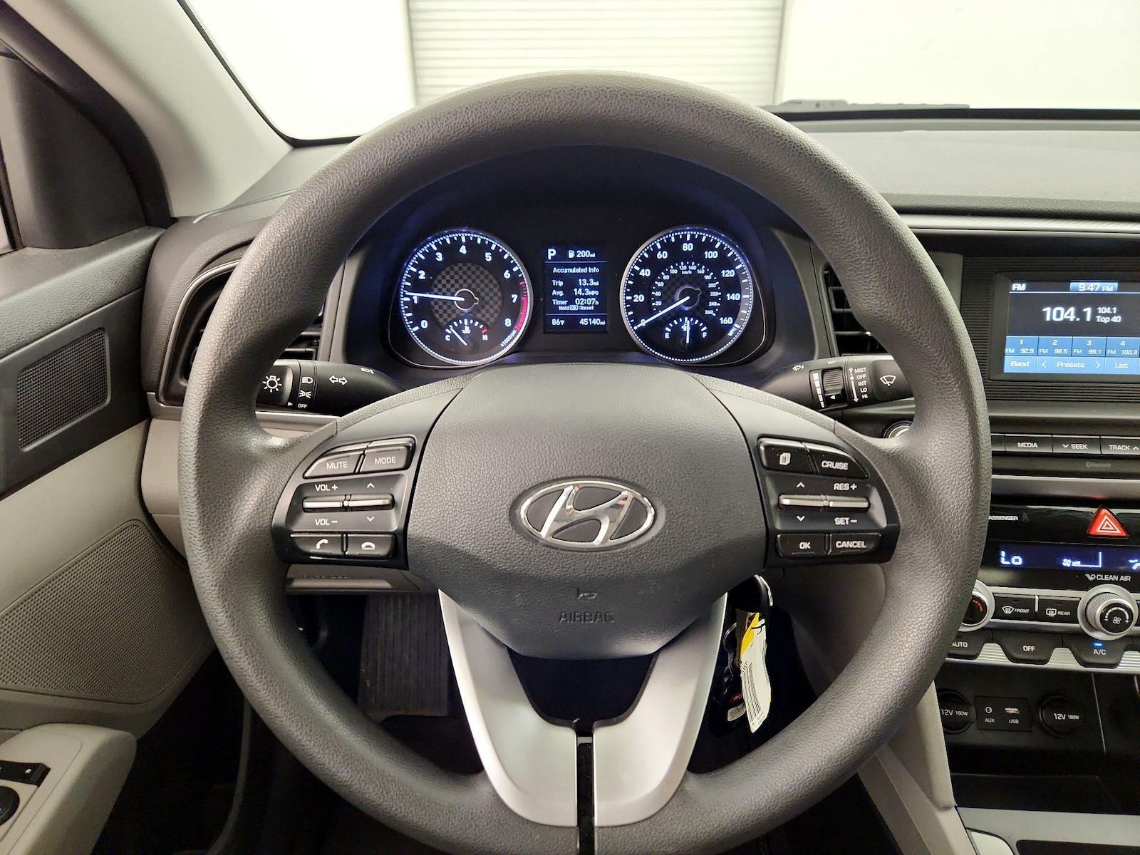 2020 Hyundai Elantra SE - Photo 11