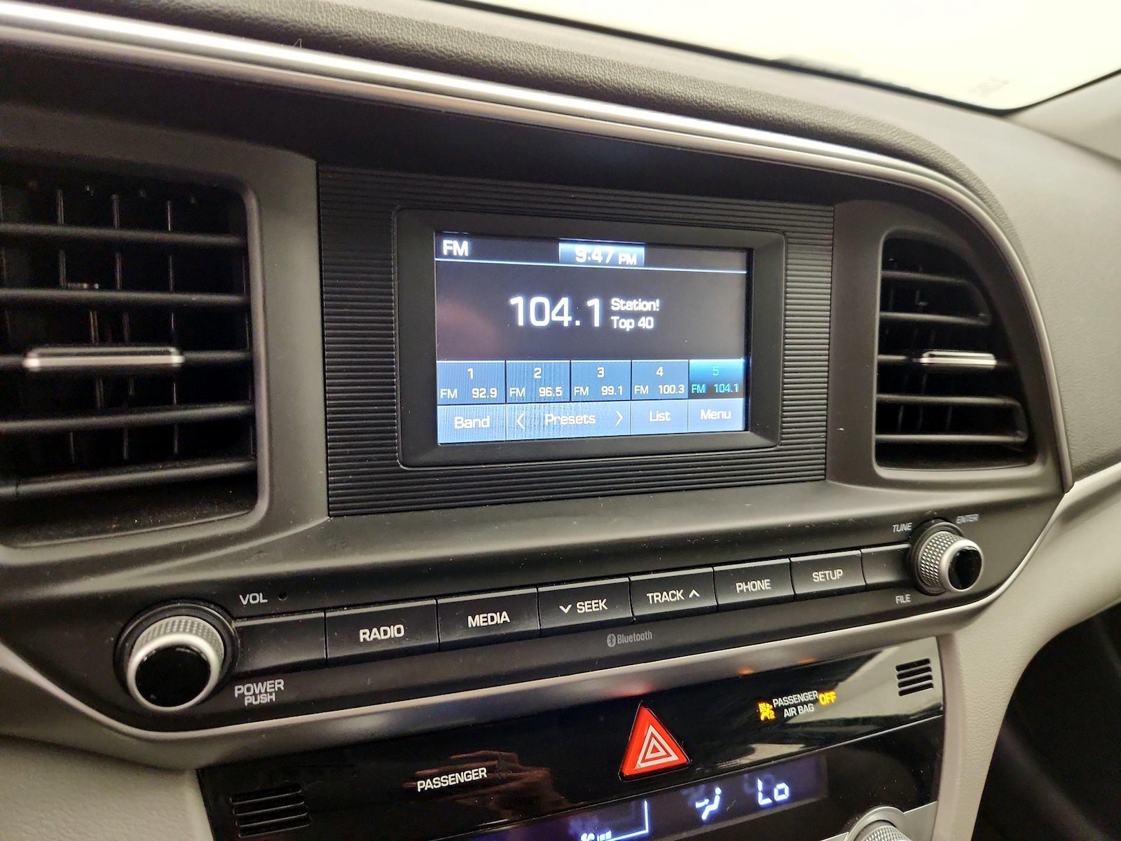2020 Hyundai Elantra SE - Photo 16
