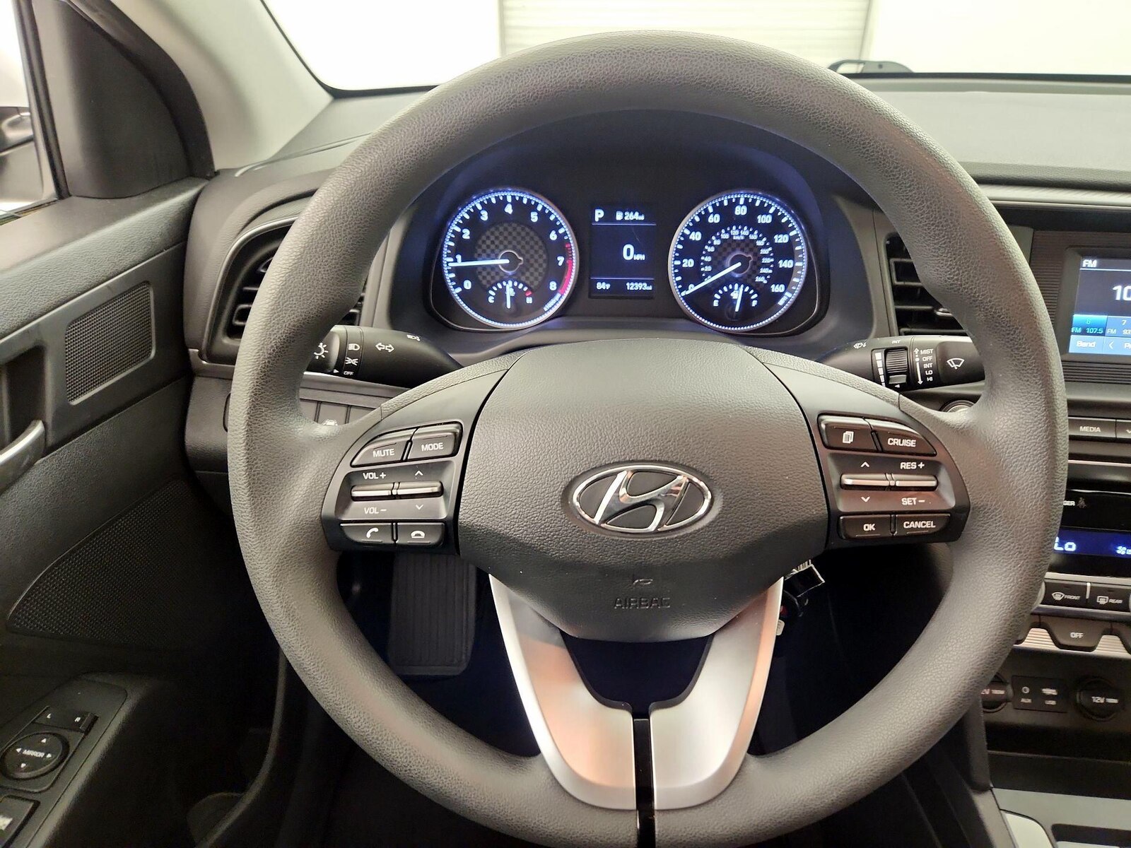 2020 Hyundai Elantra SE - Photo 11