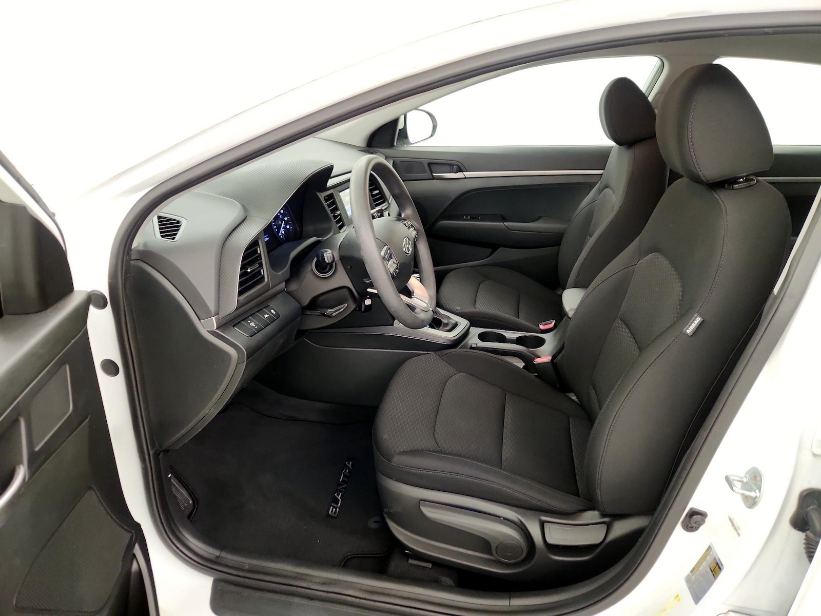2020 Hyundai Elantra SE - Photo 12